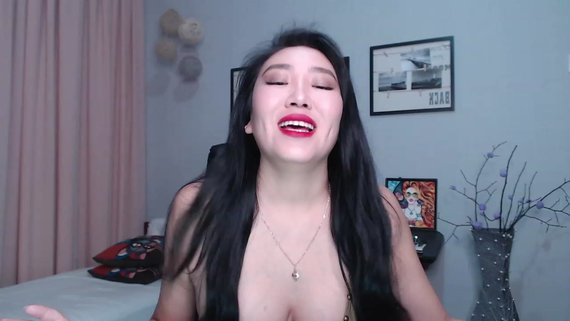Gallery image thumbnail from SaoriYing's myfreecams stream on, 12/01/2022, 13:00 image 3 of 20