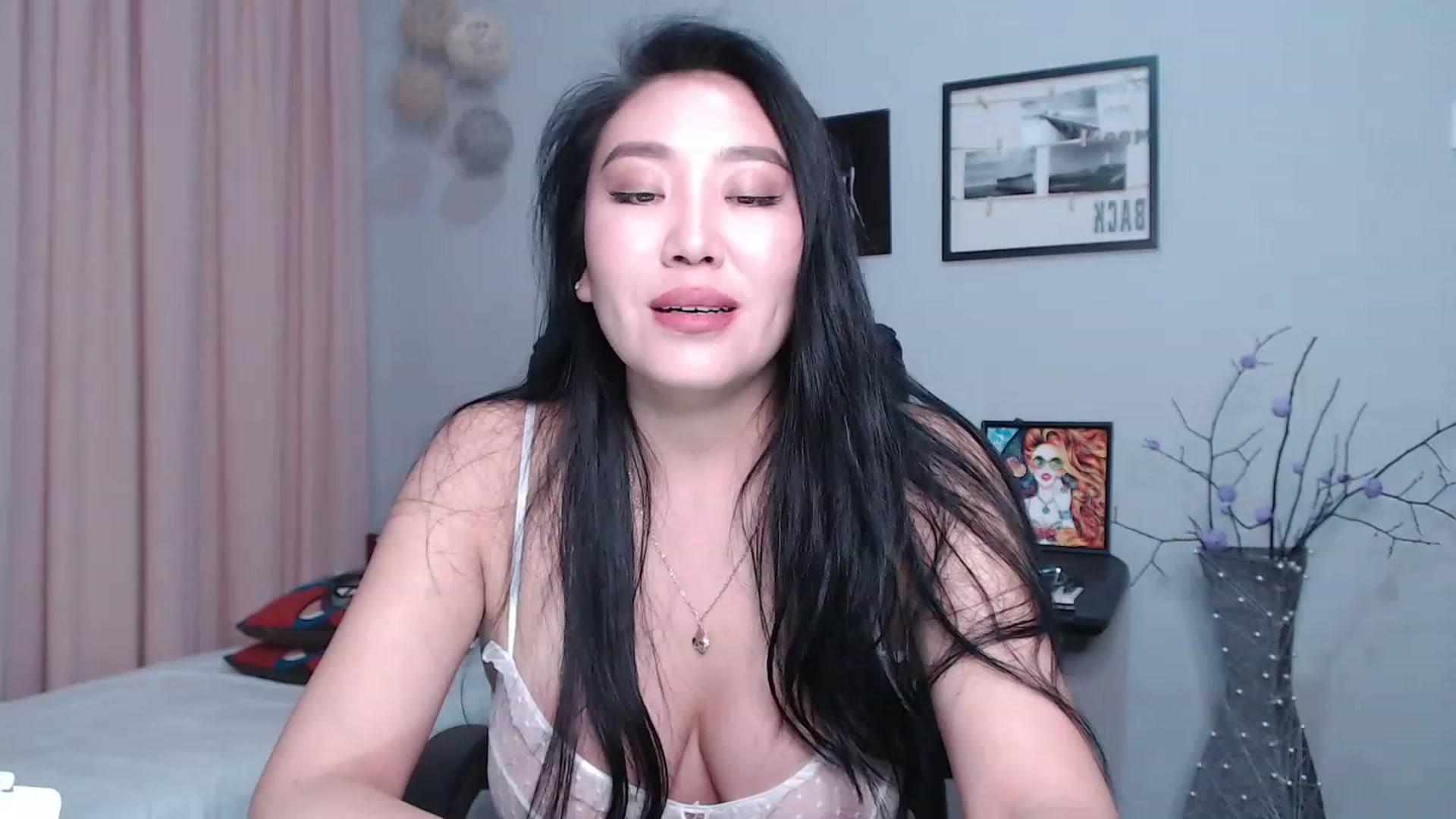 Gallery image thumbnail from SaoriYing's myfreecams stream on, 12/01/2022, 14:31 image 11 of 20