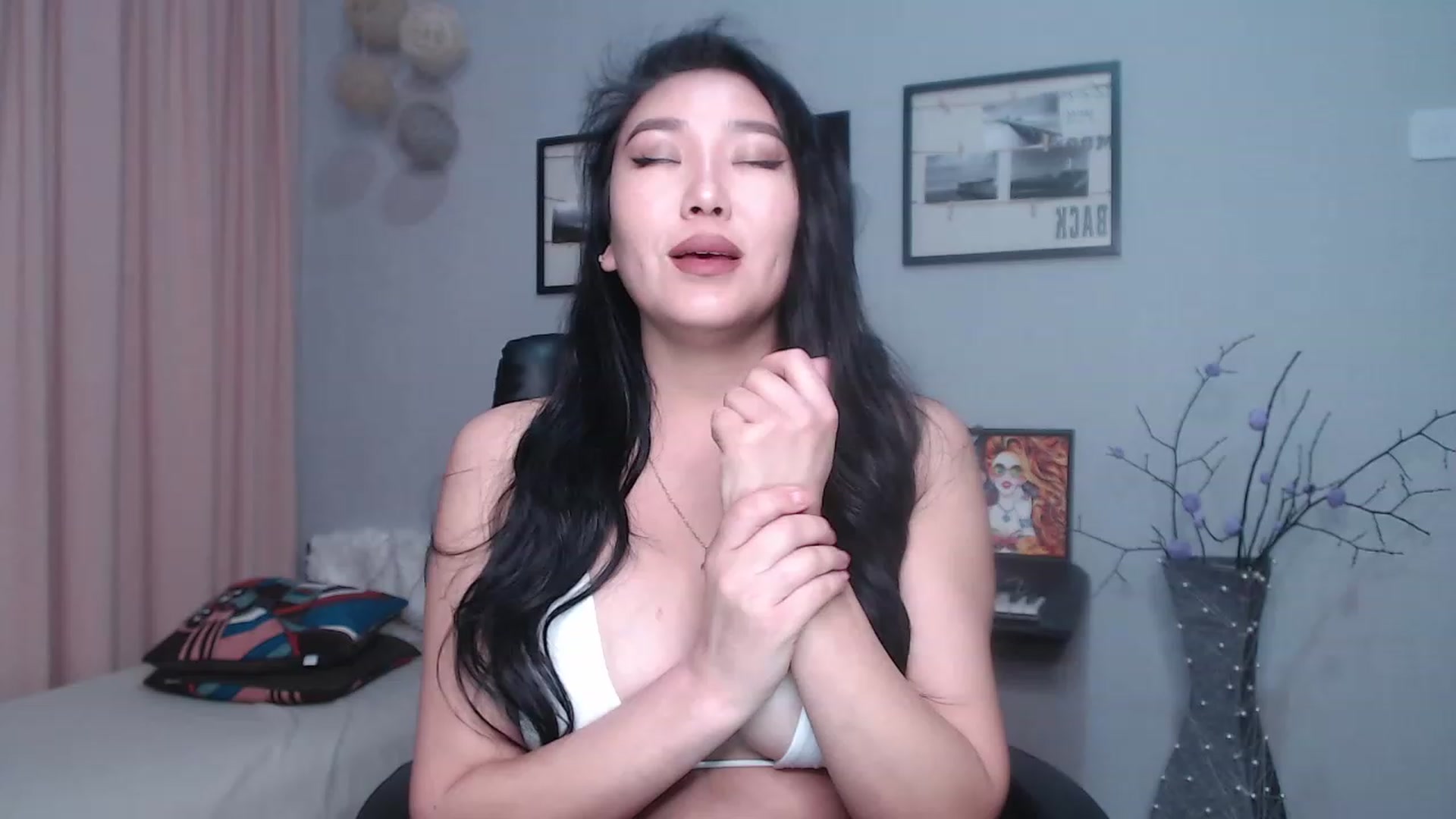 Gallery image thumbnail from SaoriYing's myfreecams stream on, 12/03/2022, 12:46 image 5 of 20