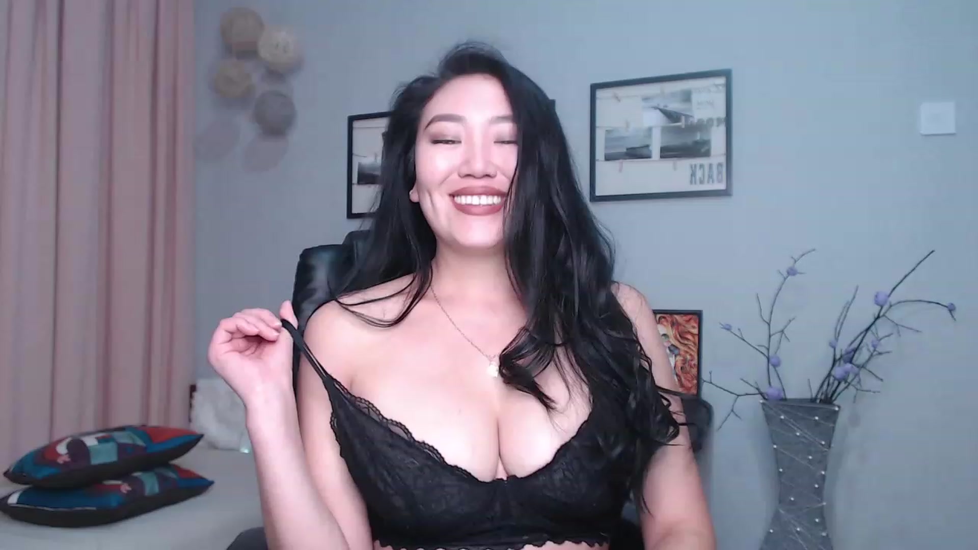 Gallery image thumbnail from SaoriYing's myfreecams stream on, 12/04/2022, 12:13 image 11 of 20