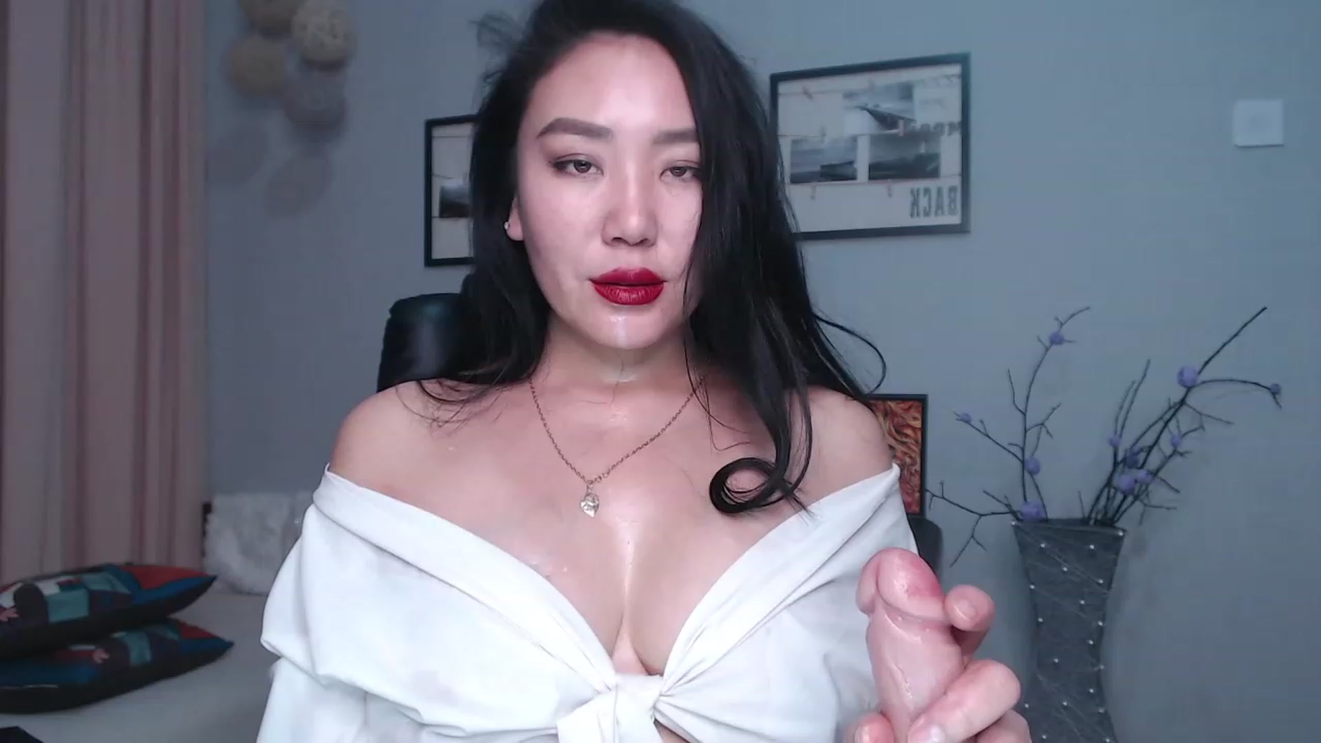 Gallery image thumbnail from SaoriYing's myfreecams stream on, 12/04/2022, 15:34 image 13 of 20
