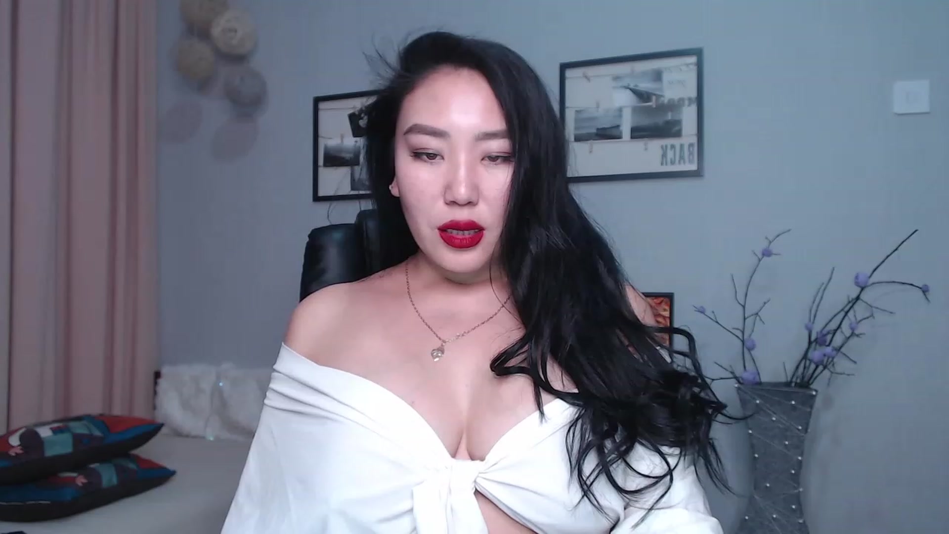 Gallery image thumbnail from SaoriYing's myfreecams stream on, 12/04/2022, 15:34 image 11 of 20