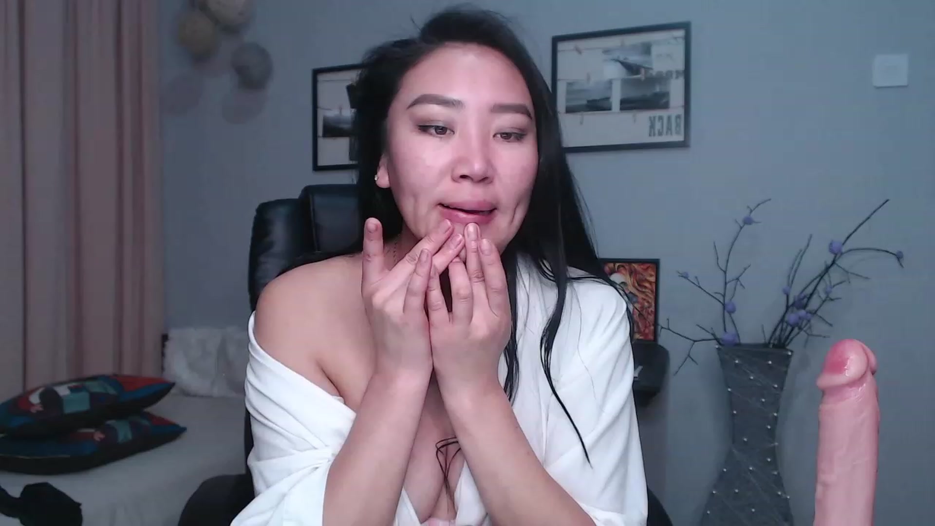 Gallery image thumbnail from SaoriYing's myfreecams stream on, 12/04/2022, 15:34 image 19 of 20