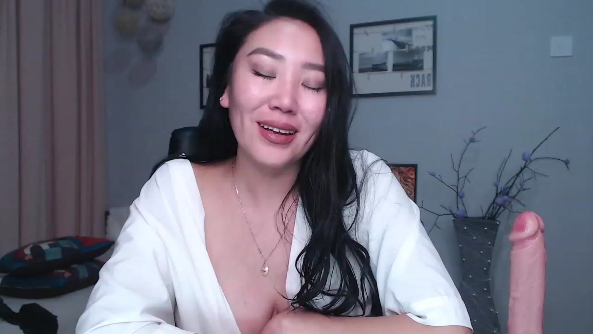 Gallery image thumbnail from SaoriYing's myfreecams stream on, 12/04/2022, 15:34 image 20 of 20