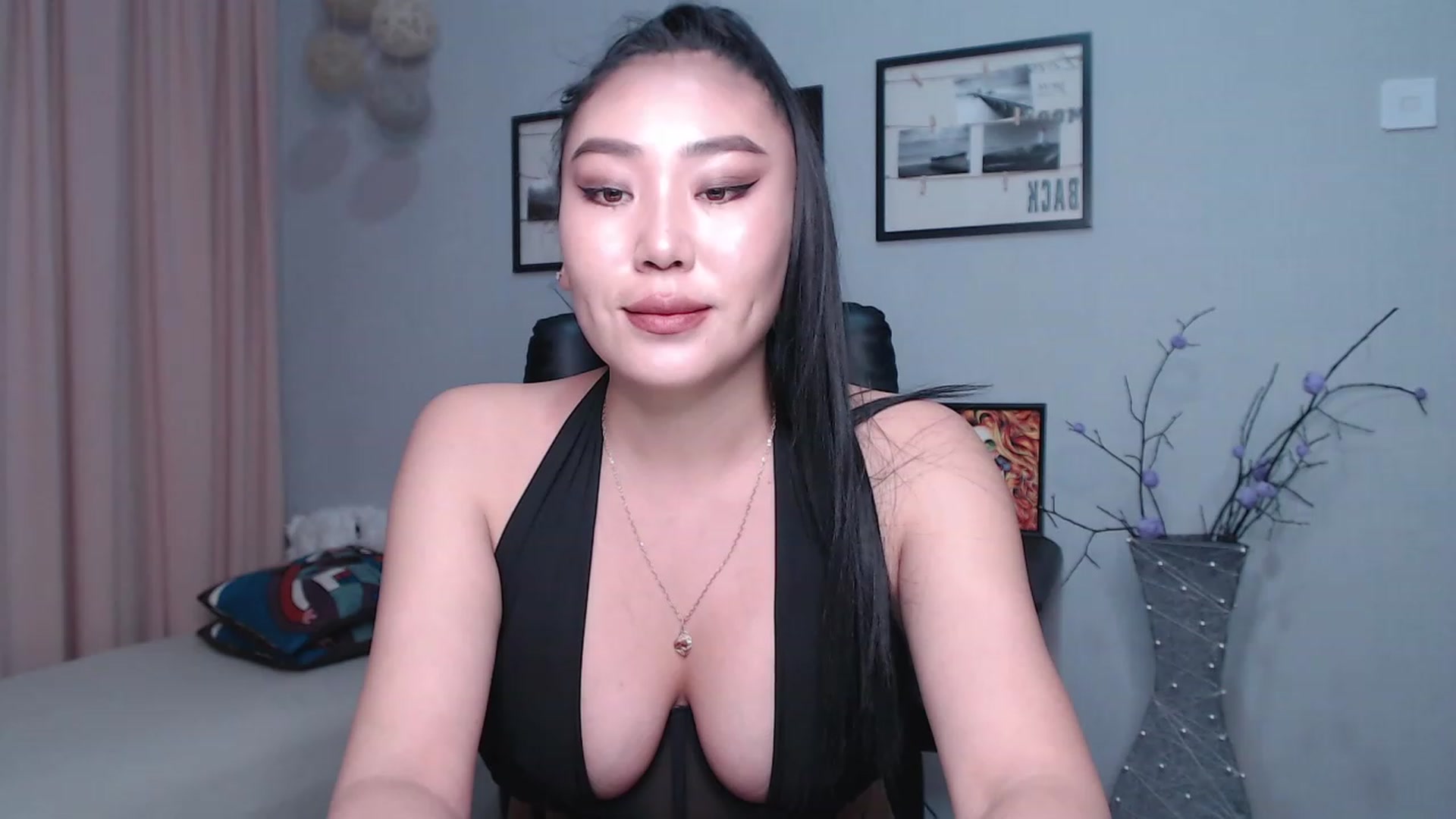 Gallery image thumbnail from SaoriYing's myfreecams stream on, 12/06/2022, 12:14 image 2 of 20