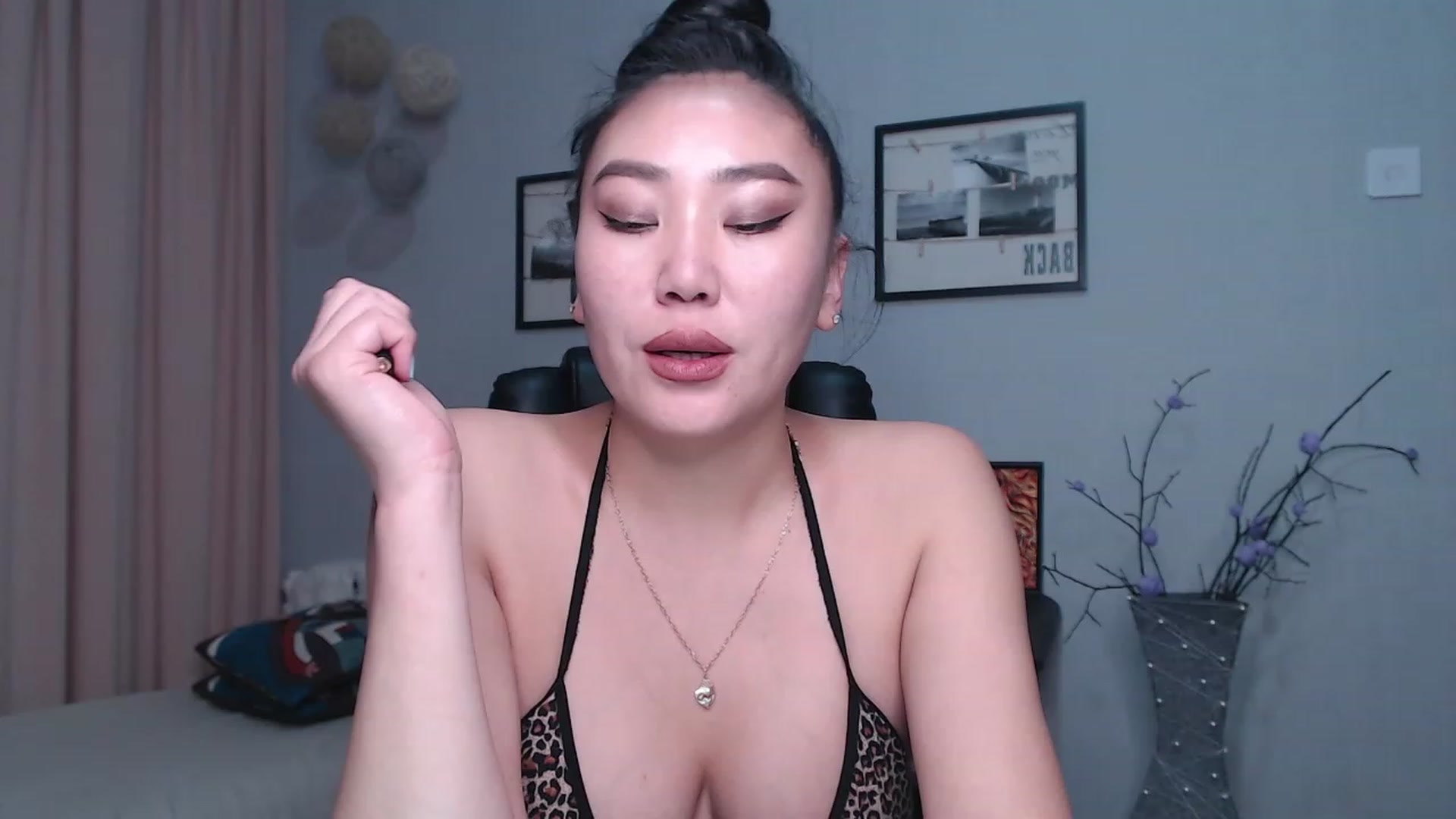 Gallery image thumbnail from SaoriYing's myfreecams stream on, 12/06/2022, 14:25 image 12 of 20