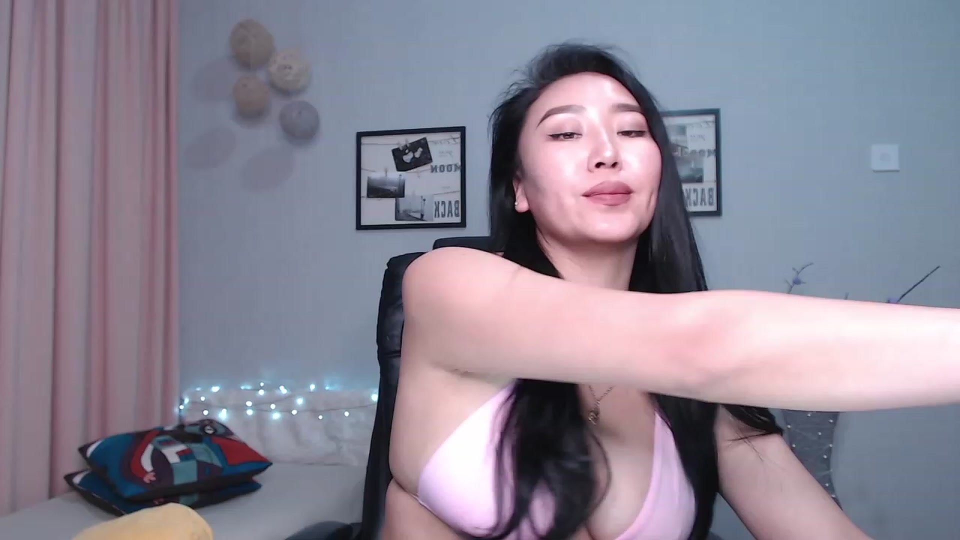 Gallery image thumbnail from SaoriYing's myfreecams stream on, 12/07/2022, 14:28 image 15 of 20
