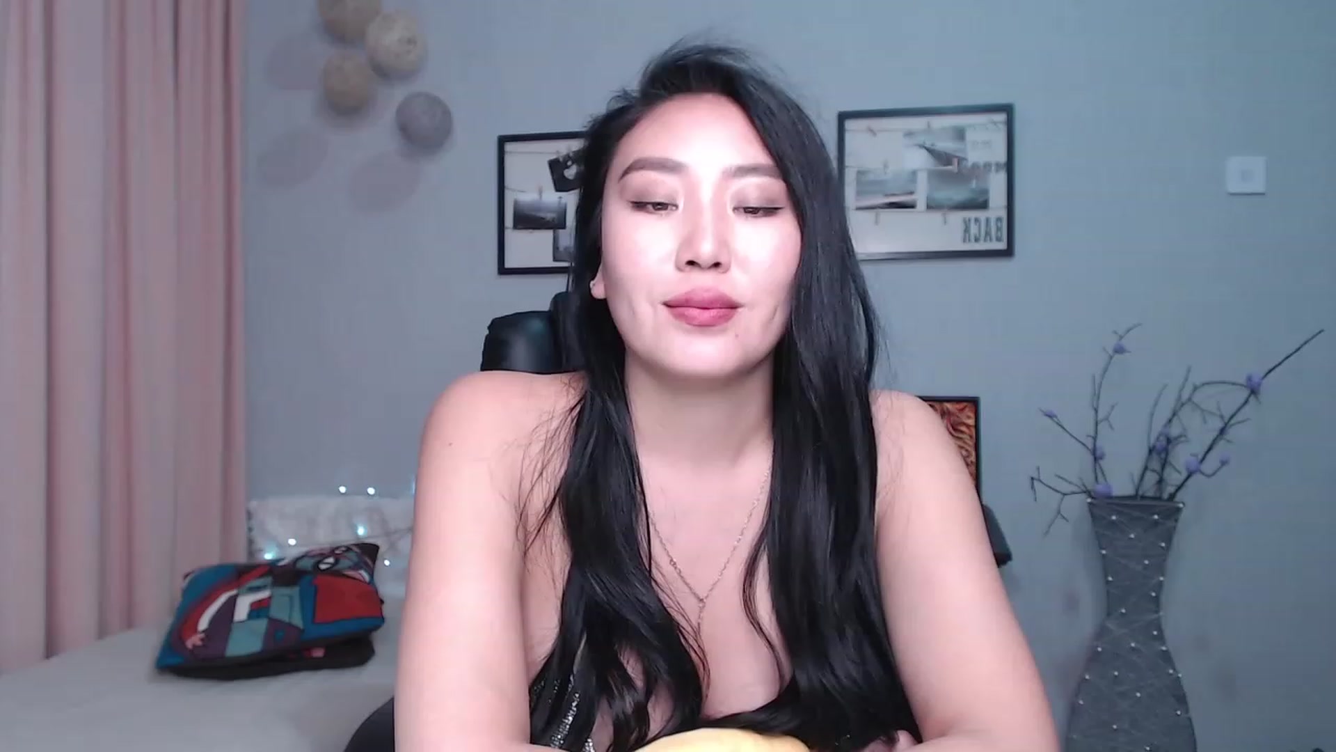 Gallery image thumbnail from SaoriYing's myfreecams stream on, 12/08/2022, 13:58 image 7 of 20
