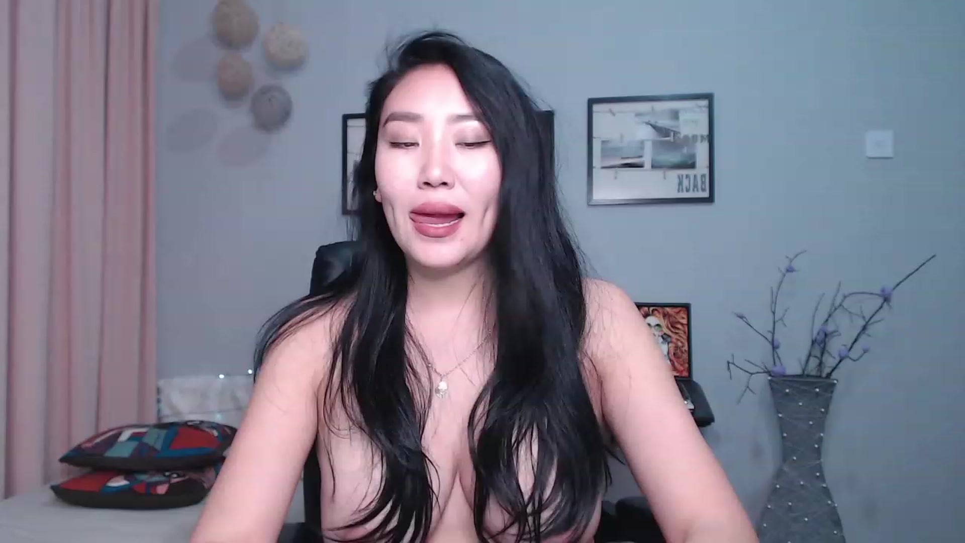Gallery image thumbnail from SaoriYing's myfreecams stream on, 12/08/2022, 15:02 image 18 of 20