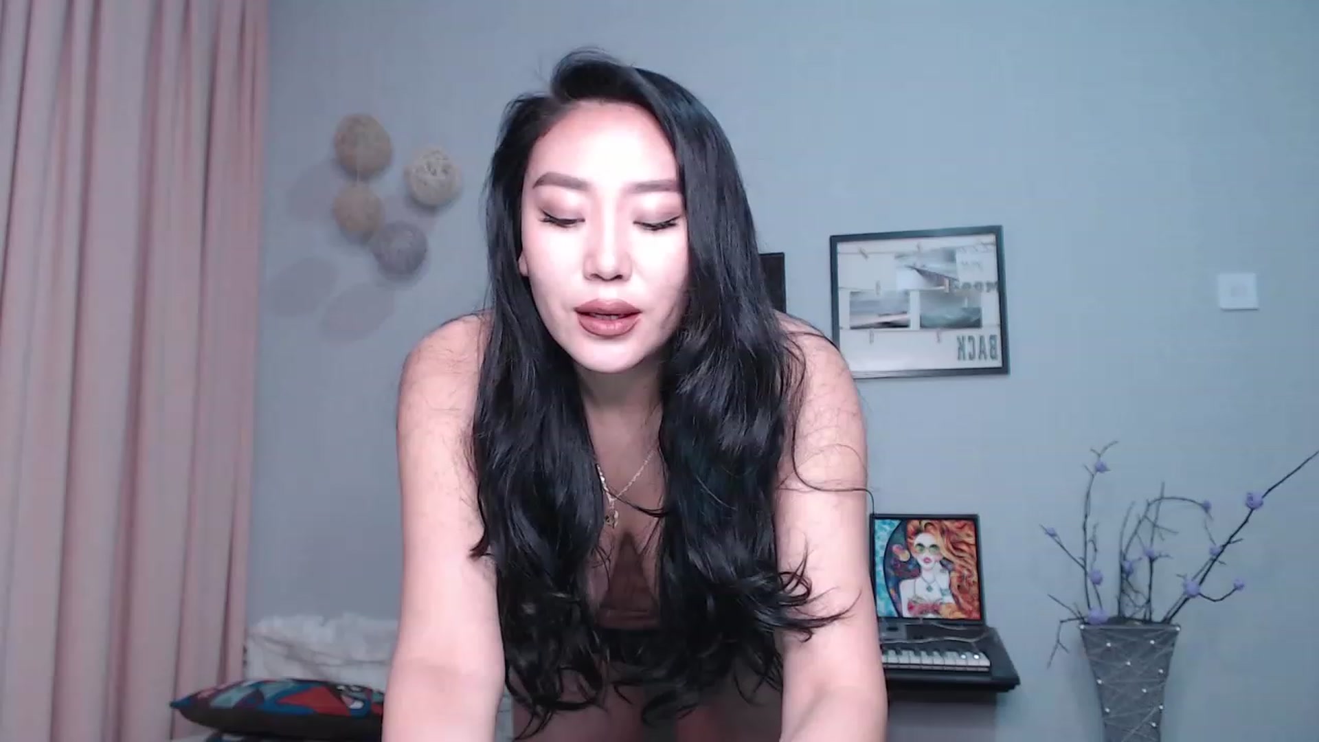 Gallery image thumbnail from SaoriYing's myfreecams stream on, 12/22/2022, 12:03 image 16 of 20