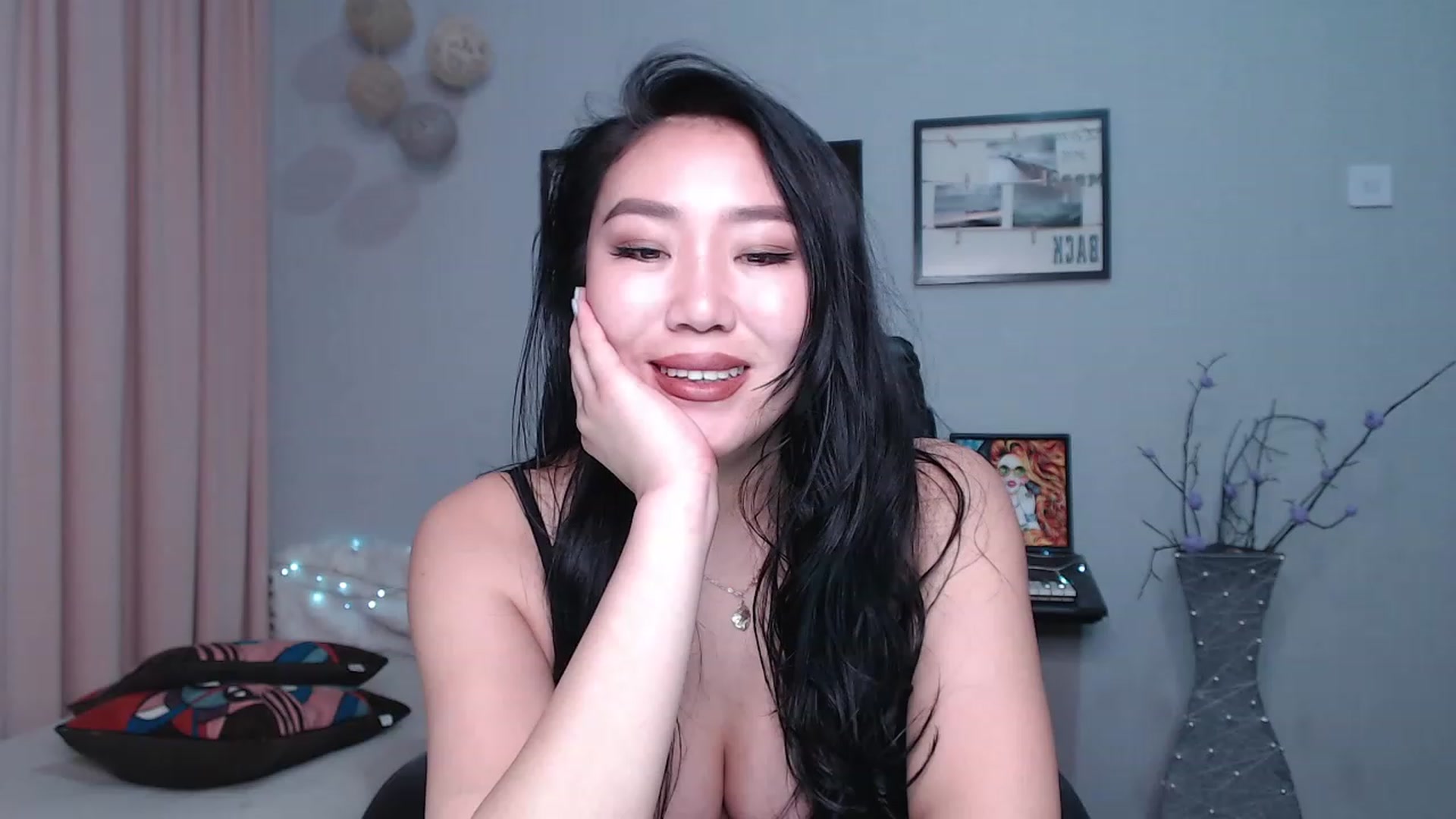 Gallery image thumbnail from SaoriYing's myfreecams stream on, 12/22/2022, 14:03 image 1 of 20