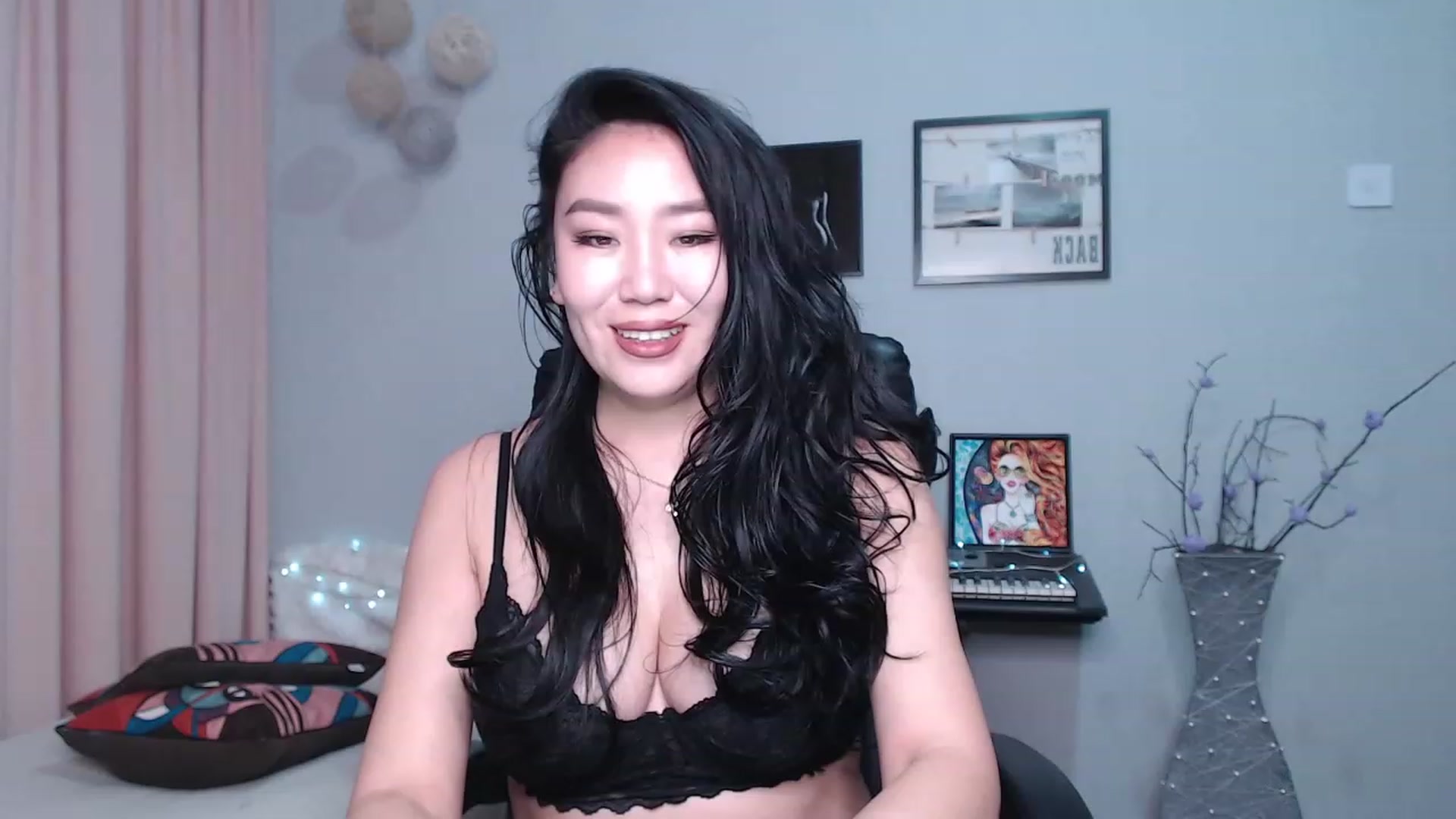 Gallery image thumbnail from SaoriYing's myfreecams stream on, 12/22/2022, 14:03 image 7 of 20