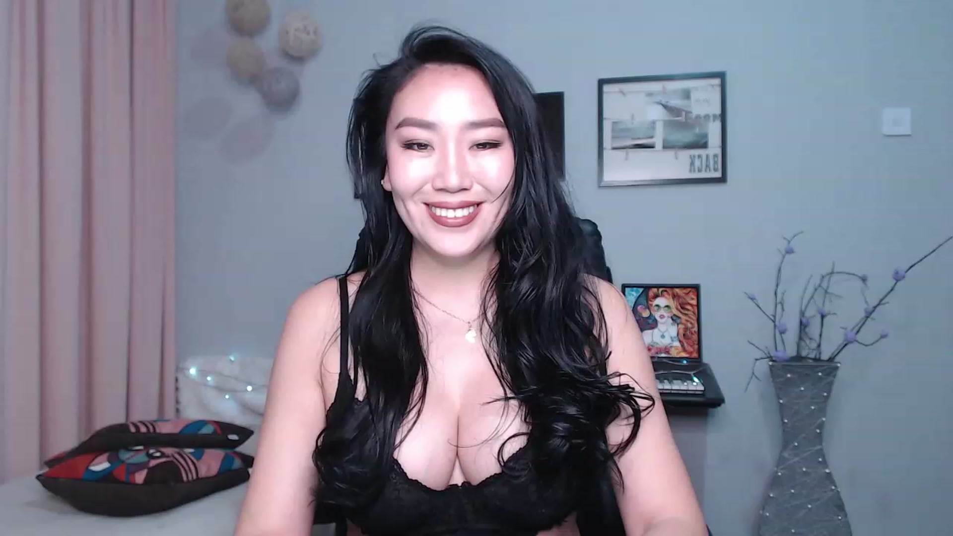 Gallery image thumbnail from SaoriYing's myfreecams stream on, 12/22/2022, 14:03 image 5 of 20