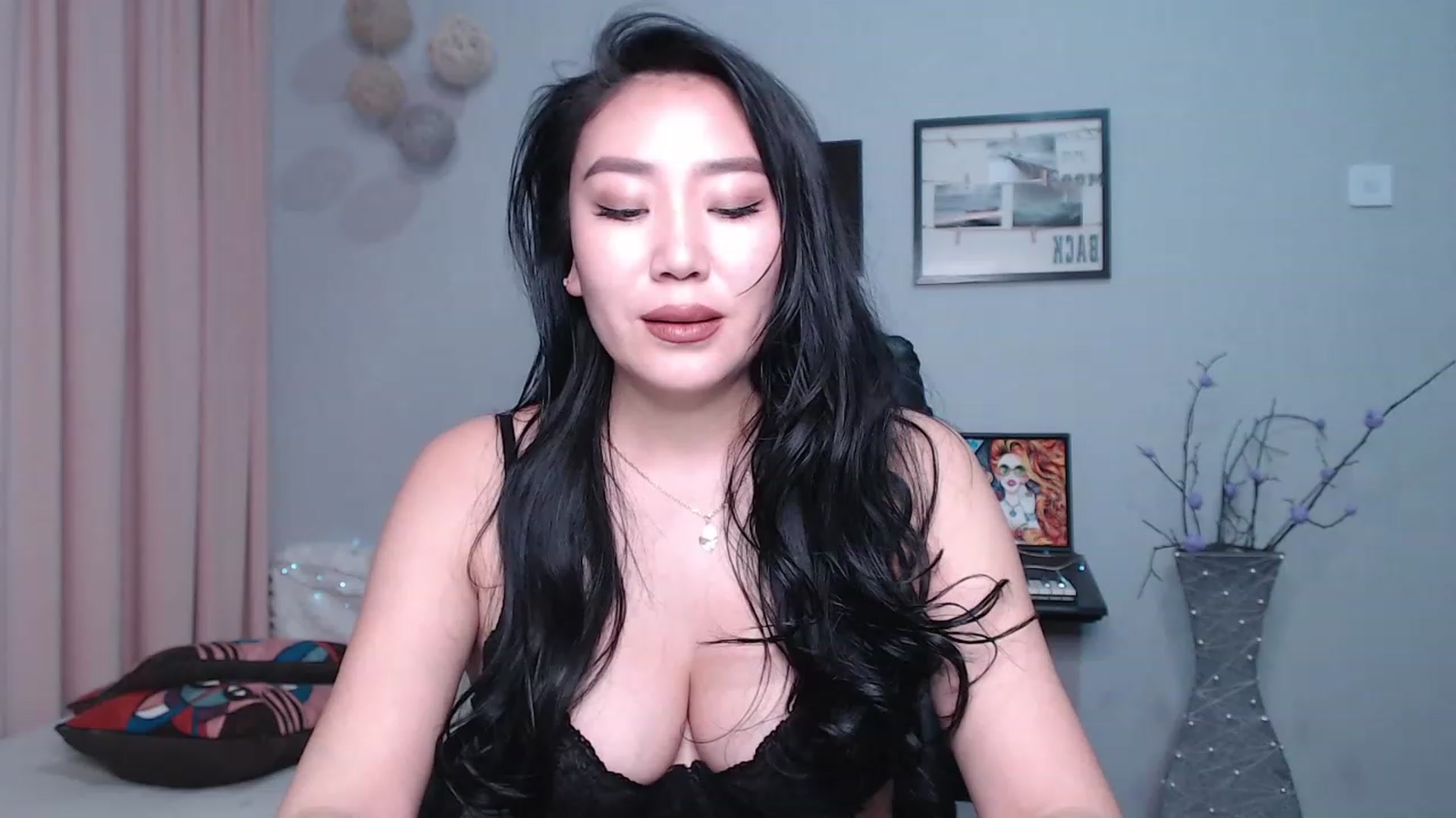 Gallery image thumbnail from SaoriYing's myfreecams stream on, 12/22/2022, 14:03 image 4 of 20
