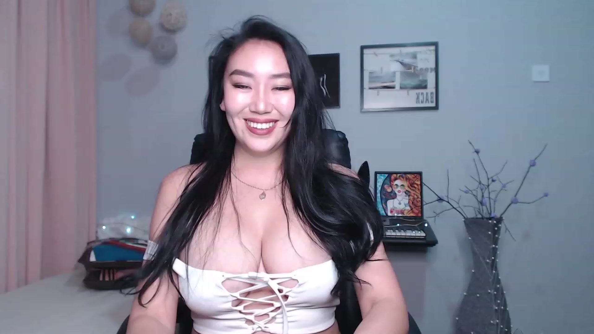 Gallery image thumbnail from SaoriYing's myfreecams stream on, 12/24/2022, 12:41 image 16 of 20
