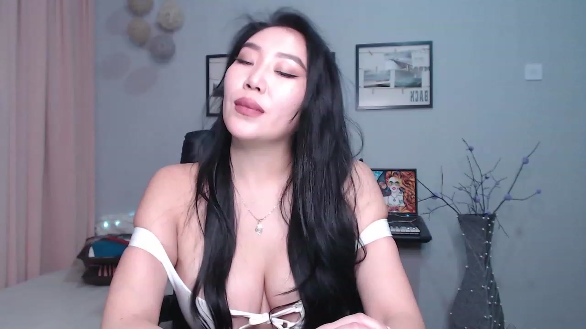 Gallery image thumbnail from SaoriYing's myfreecams stream on, 12/24/2022, 12:41 image 20 of 20