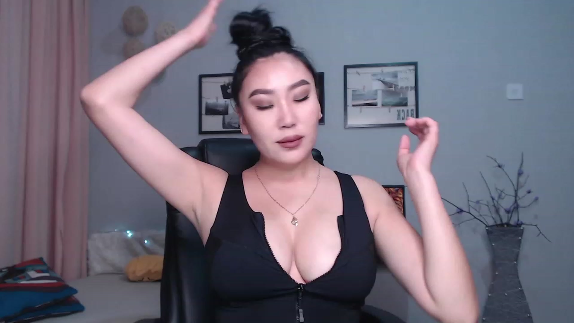 Gallery image thumbnail from SaoriYing's myfreecams stream on, 12/28/2022, 12:49 image 3 of 20