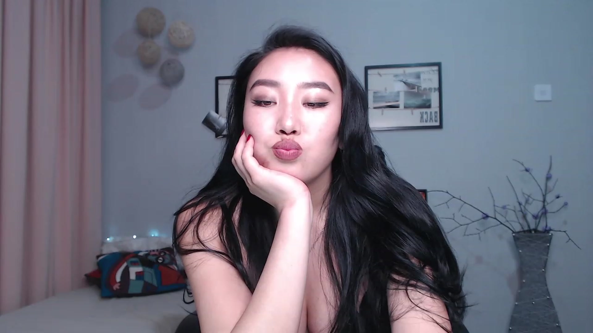 Gallery image thumbnail from SaoriYing's myfreecams stream on, 01/02/2023, 14:44 image 17 of 20