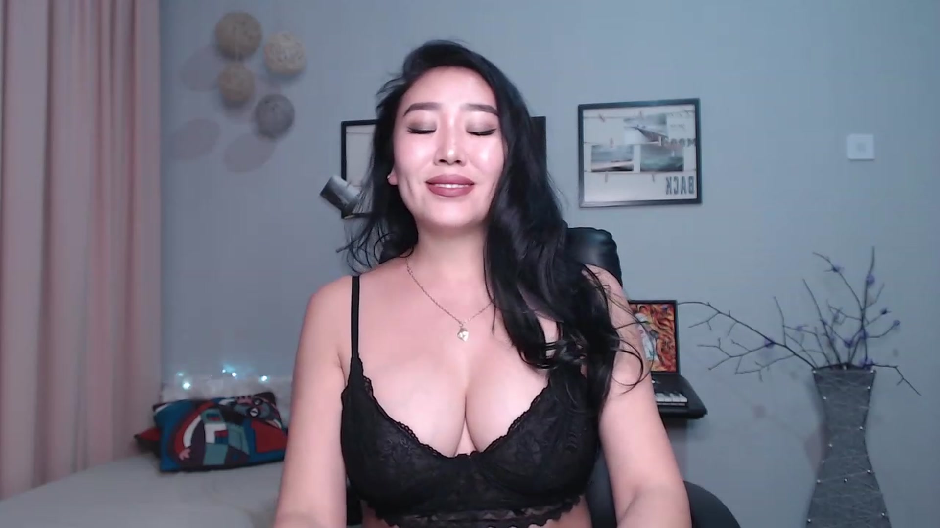 Gallery image thumbnail from SaoriYing's myfreecams stream on, 01/02/2023, 14:44 image 20 of 20