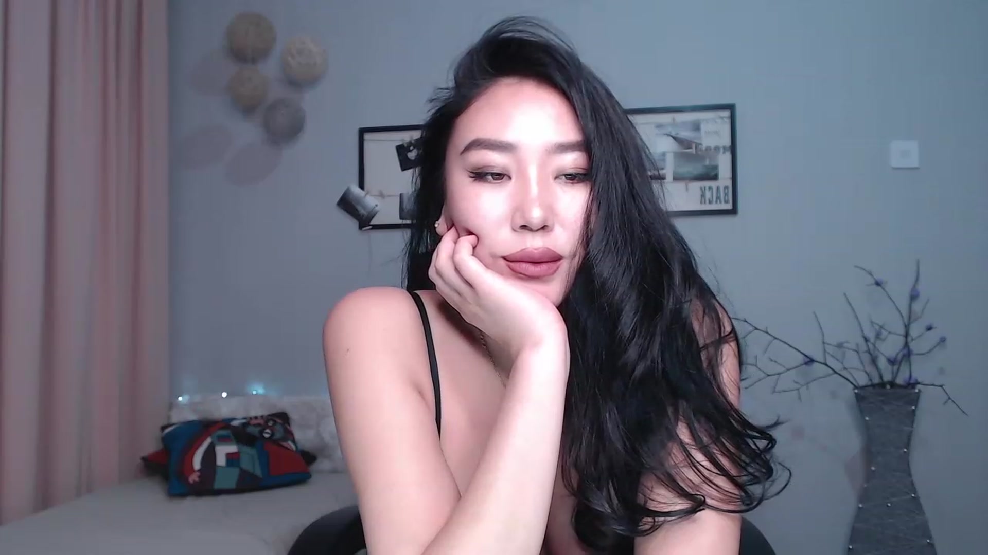 Gallery image thumbnail from SaoriYing's myfreecams stream on, 01/02/2023, 14:44 image 19 of 20