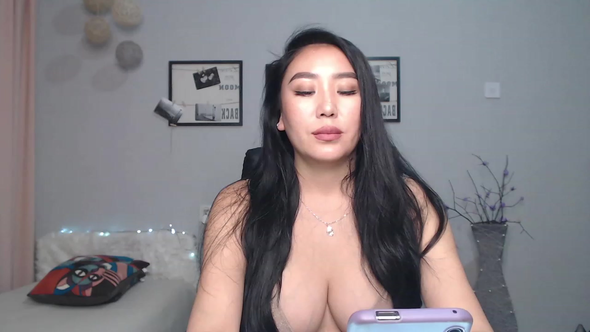 Gallery image thumbnail from SaoriYing's myfreecams stream on, 01/12/2023, 12:21 image 15 of 20