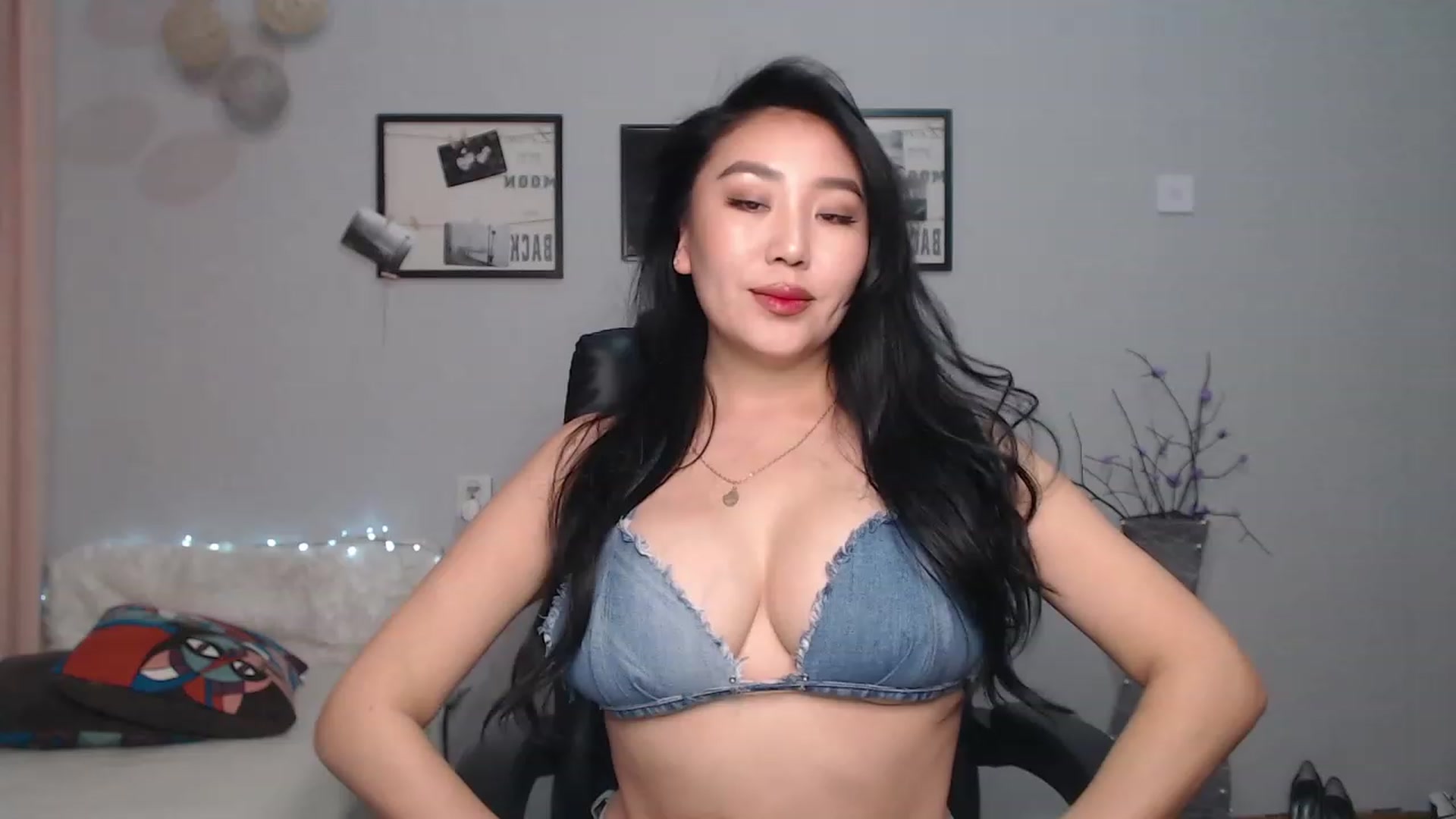 Gallery image thumbnail from SaoriYing's myfreecams stream on, 01/15/2023, 13:51 image 4 of 20