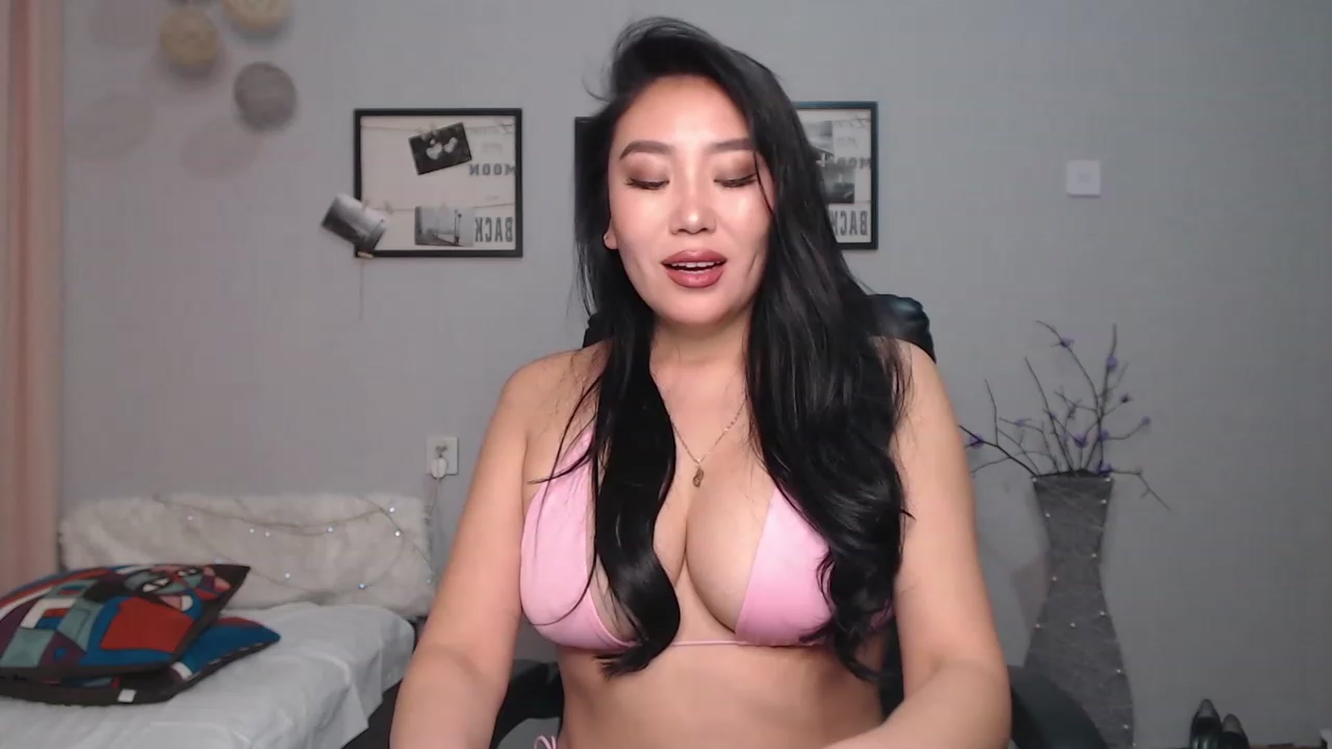 Gallery image thumbnail from SaoriYing's myfreecams stream on, 01/17/2023, 14:30 image 5 of 20