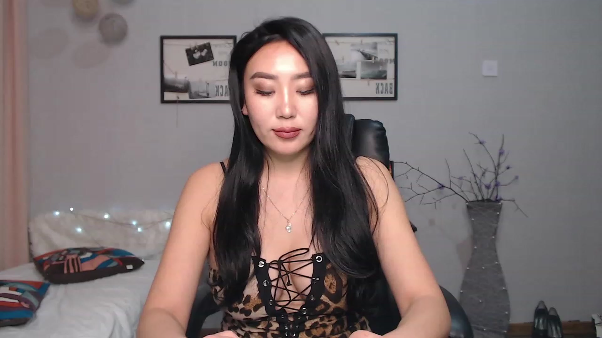 Gallery image thumbnail from SaoriYing's myfreecams stream on, 01/18/2023, 13:48 image 17 of 20