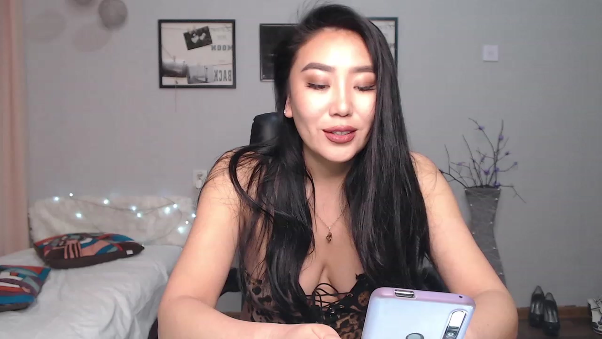 Gallery image thumbnail from SaoriYing's myfreecams stream on, 01/18/2023, 13:48 image 12 of 20