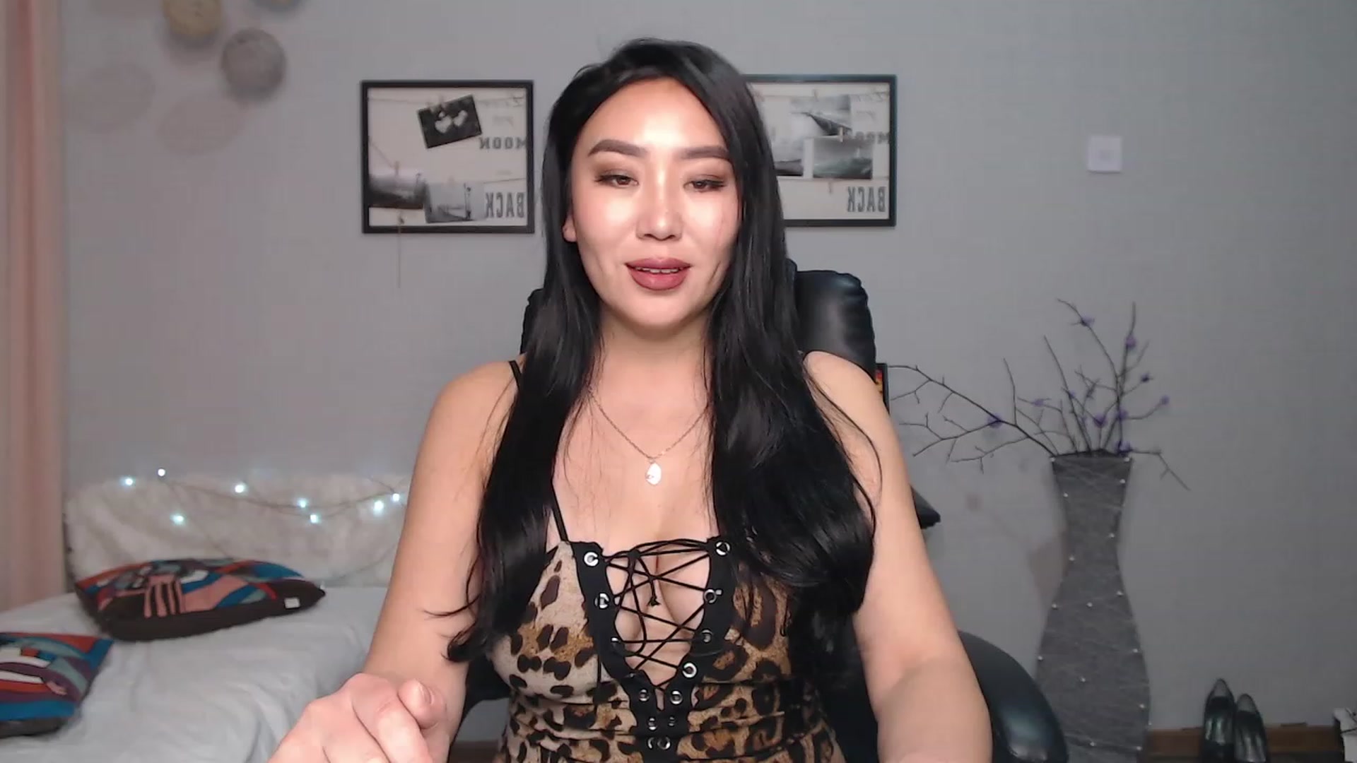 Gallery image thumbnail from SaoriYing's myfreecams stream on, 01/18/2023, 13:48 image 18 of 20