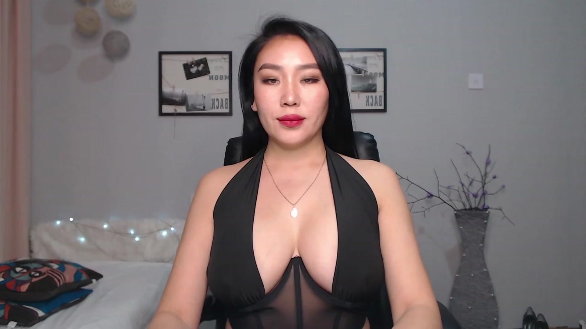 Gallery image thumbnail from SaoriYing's myfreecams stream on, 01/19/2023, 14:58 image 6 of 20