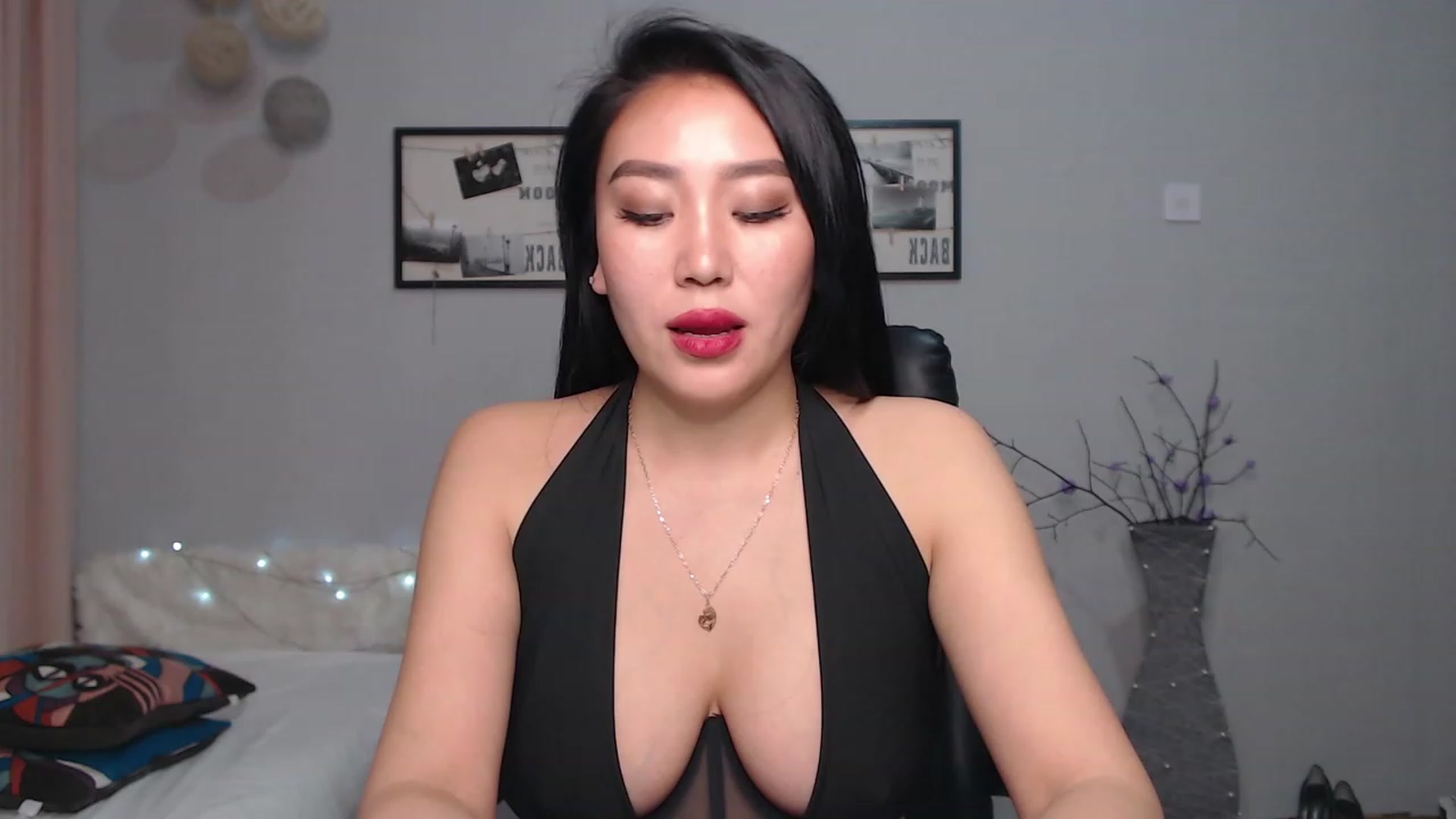 Gallery image thumbnail from SaoriYing's myfreecams stream on, 01/19/2023, 14:58 image 15 of 20