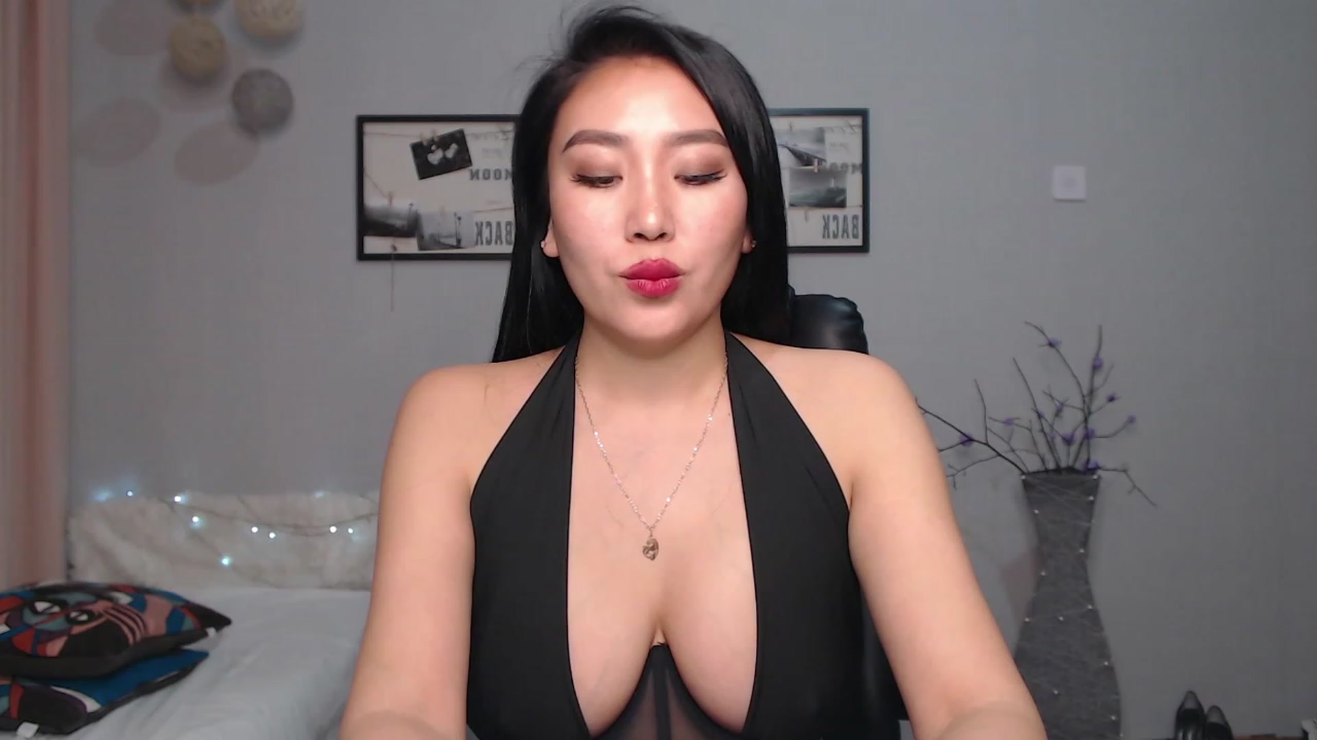 Gallery image thumbnail from SaoriYing's myfreecams stream on, 01/19/2023, 14:58 image 14 of 20