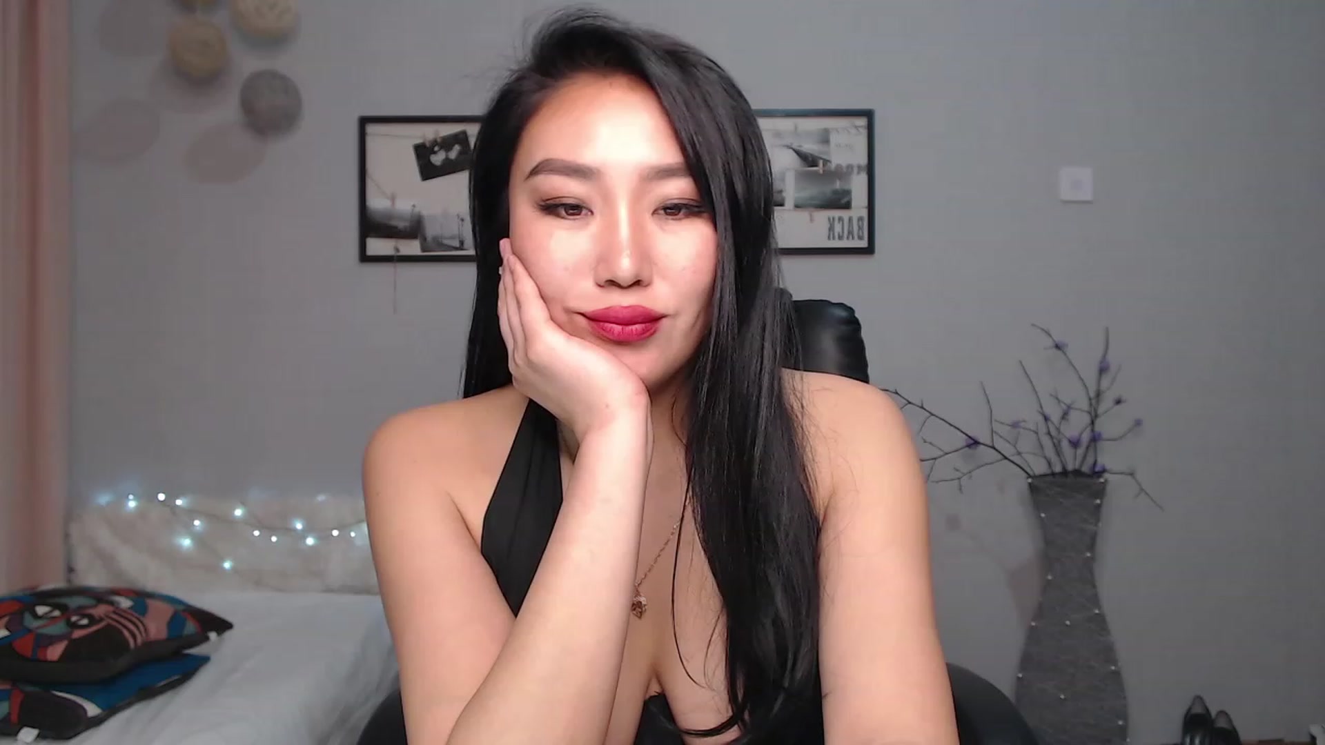 Gallery image thumbnail from SaoriYing's myfreecams stream on, 01/19/2023, 14:58 image 3 of 20