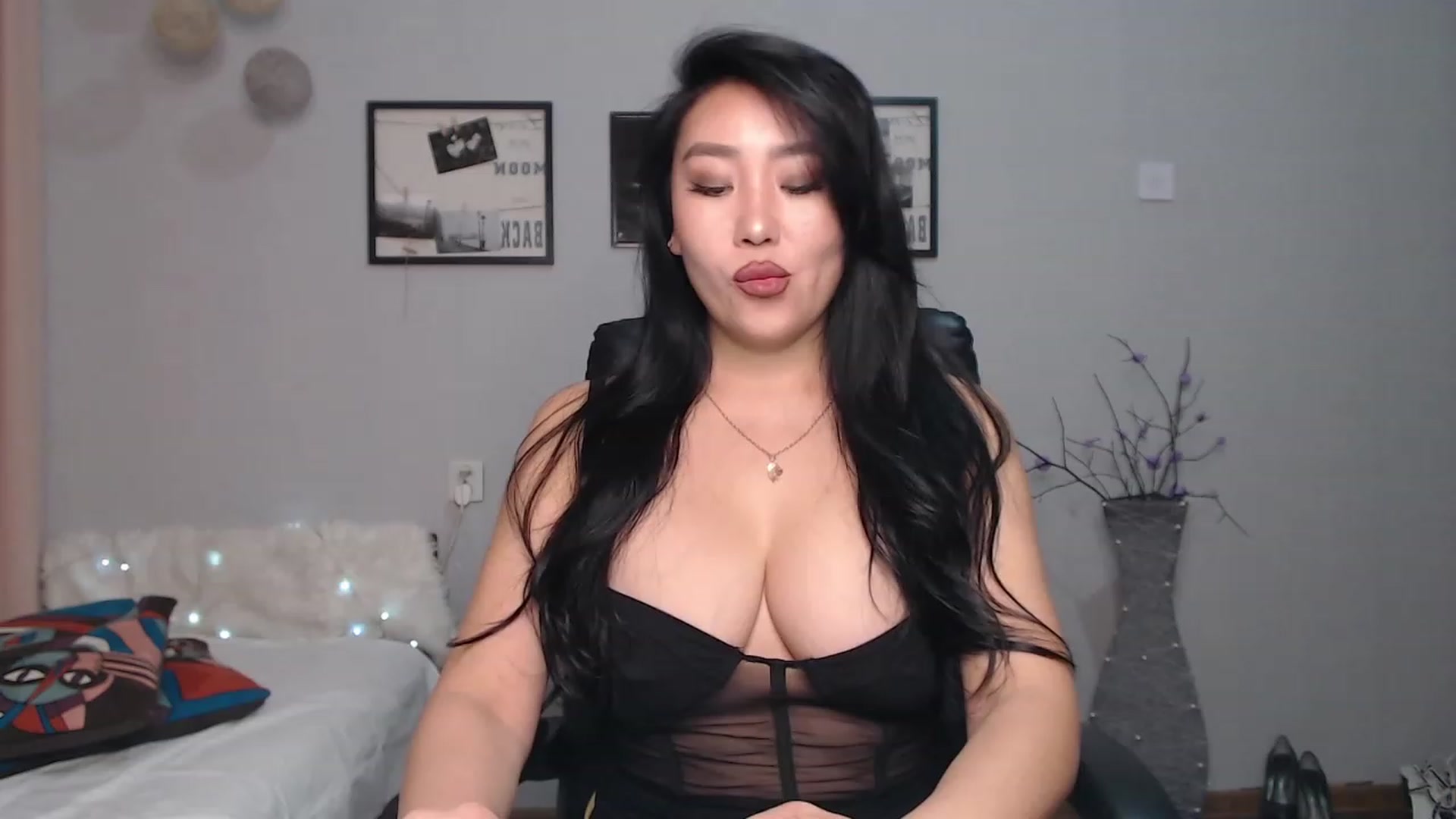 Gallery image thumbnail from SaoriYing's myfreecams stream on, 01/22/2023, 13:00 image 10 of 20
