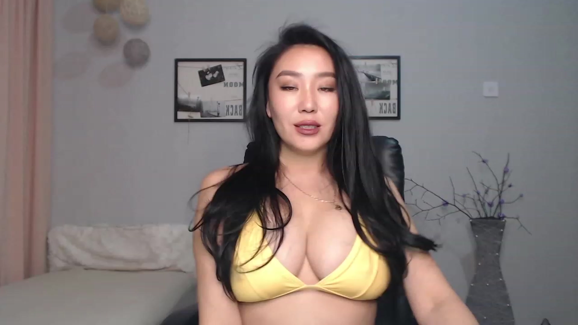 Gallery image thumbnail from SaoriYing's myfreecams stream on, 01/30/2023, 13:22 image 3 of 20