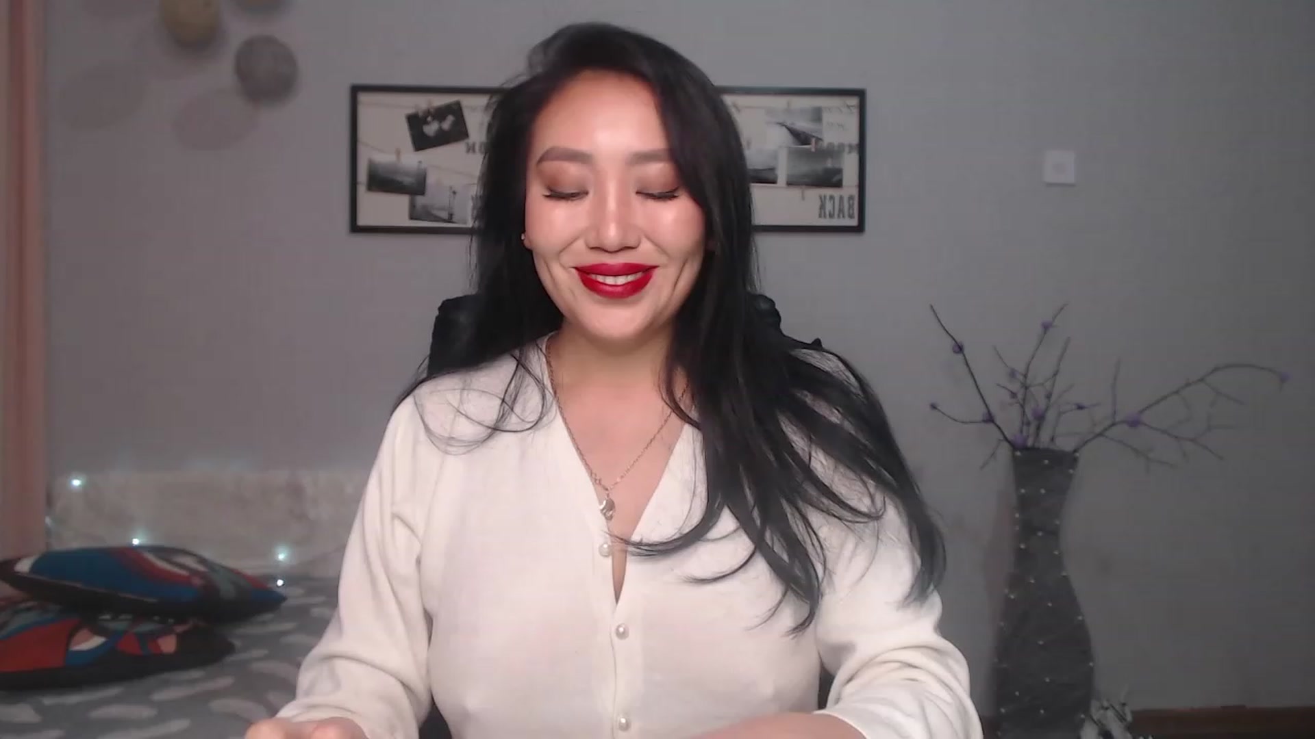 Gallery image thumbnail from SaoriYing's myfreecams stream on, 02/25/2023, 12:40 image 16 of 20