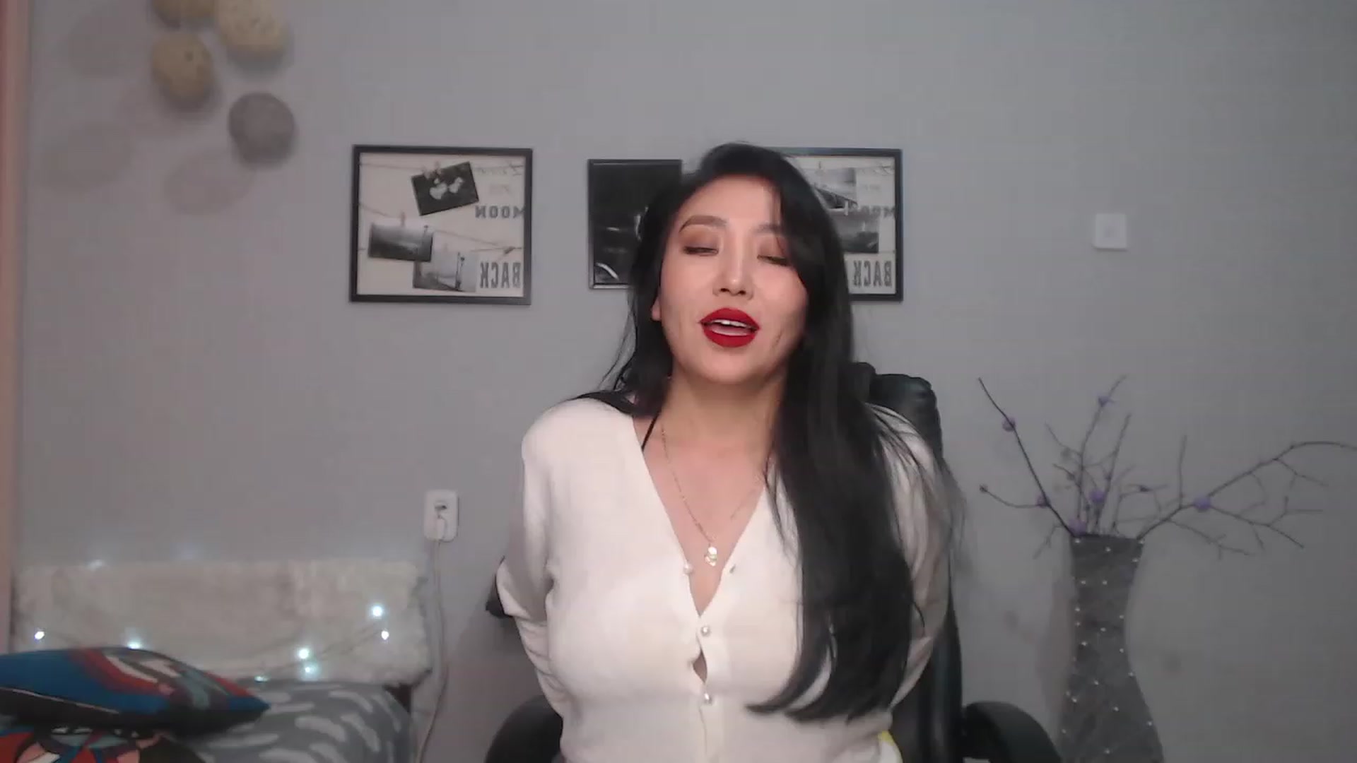 Gallery image thumbnail from SaoriYing's myfreecams stream on, 02/25/2023, 12:40 image 3 of 20