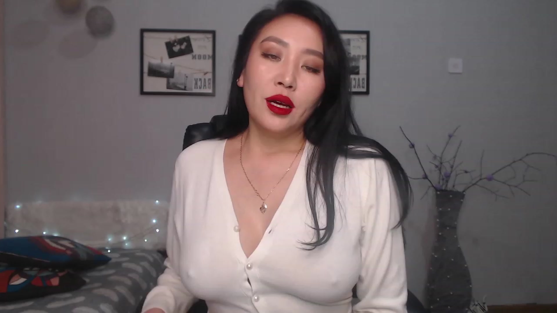 Gallery image thumbnail from SaoriYing's myfreecams stream on, 02/25/2023, 12:40 image 4 of 20