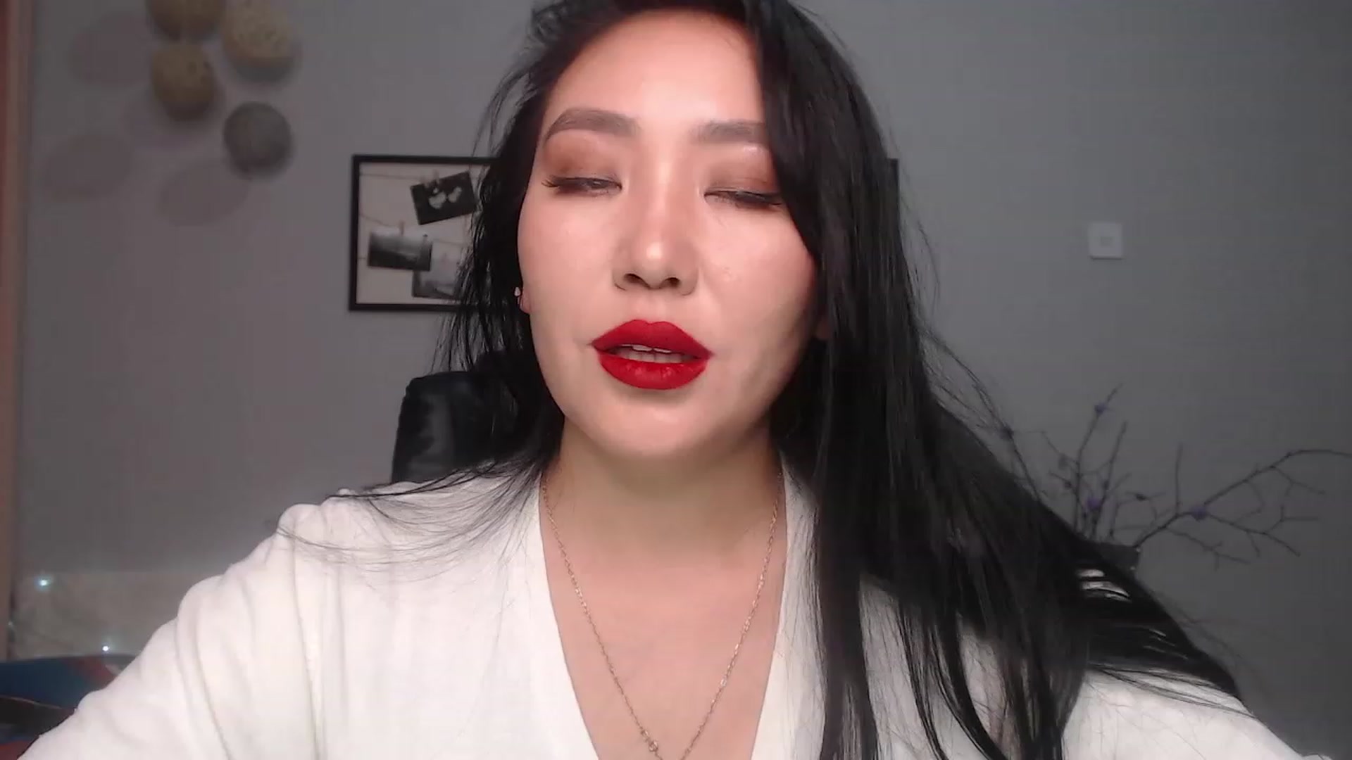 Gallery image thumbnail from SaoriYing's myfreecams stream on, 02/25/2023, 12:40 image 10 of 20
