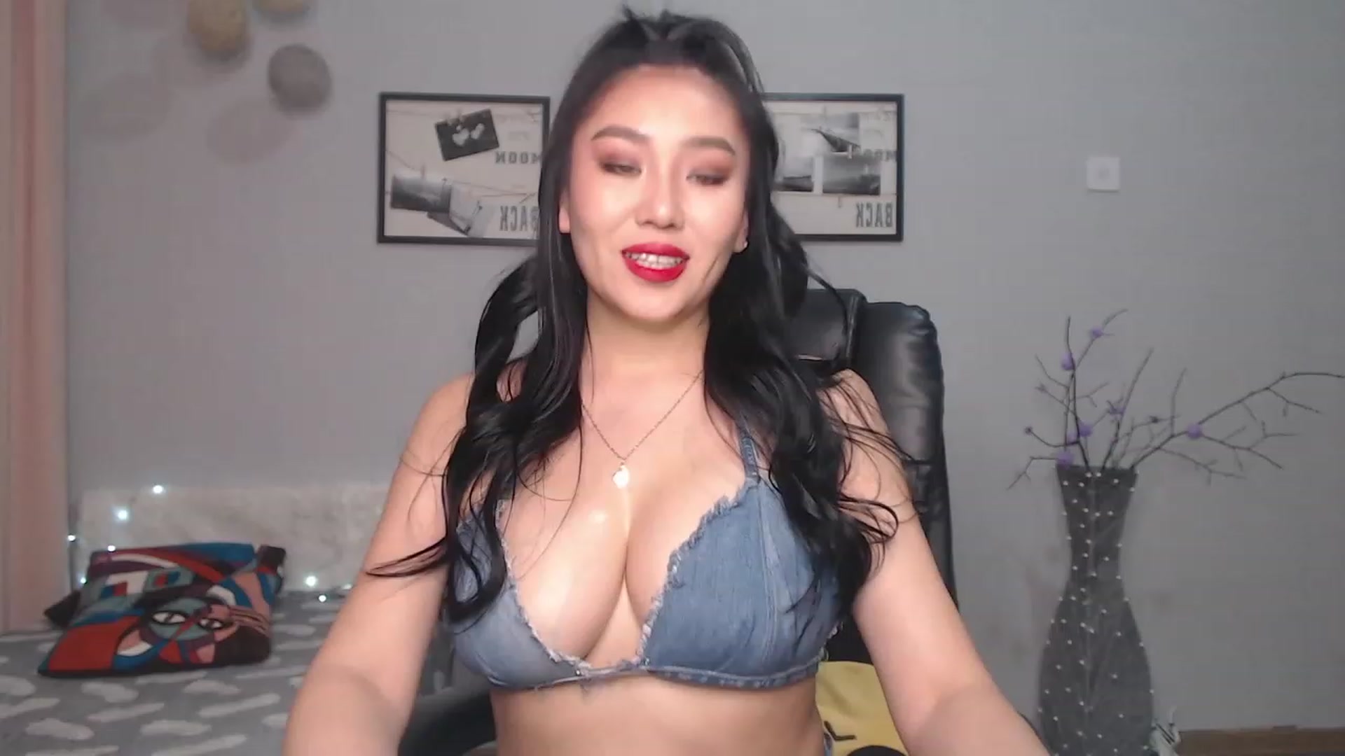 Gallery image thumbnail from SaoriYing's myfreecams stream on, 03/08/2023, 12:07 image 4 of 20