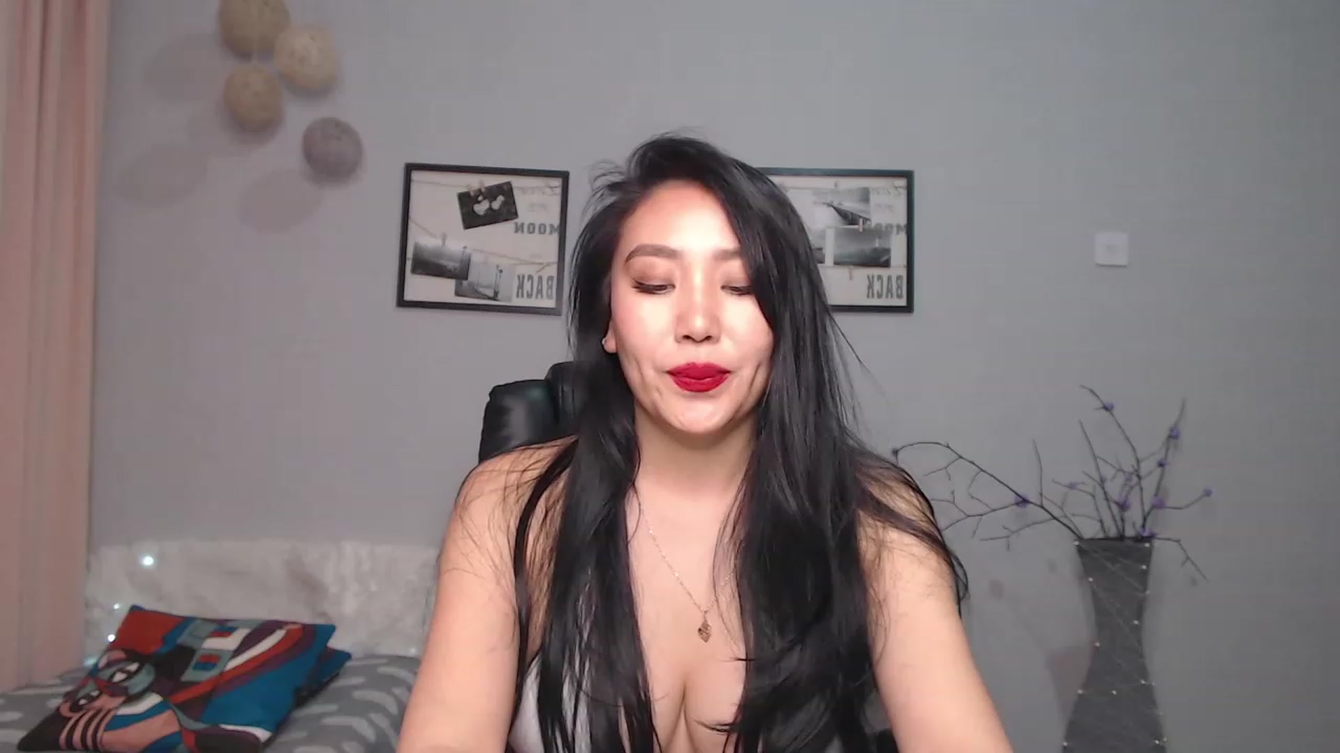 Gallery image thumbnail from SaoriYing's myfreecams stream on, 03/18/2023, 12:37 image 18 of 20