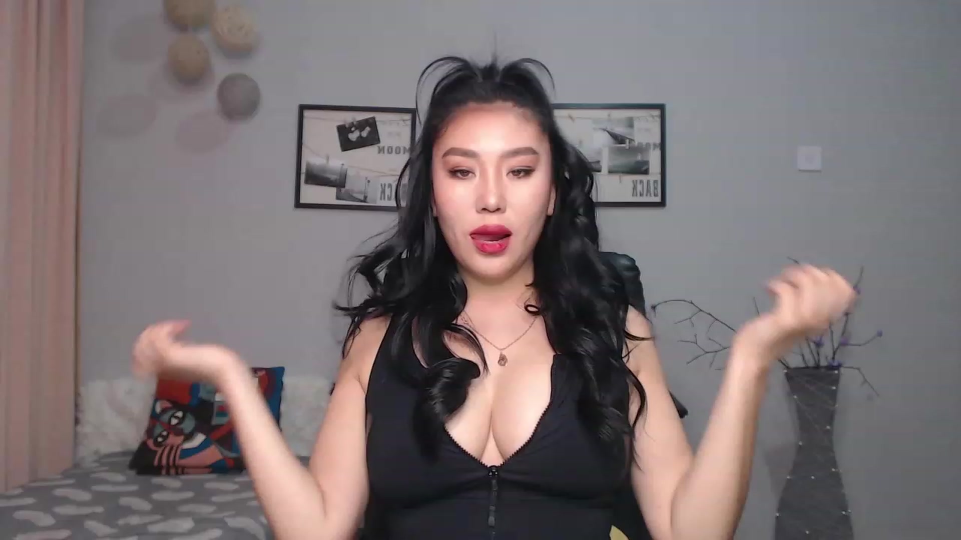 Gallery image thumbnail from SaoriYing's myfreecams stream on, 03/19/2023, 11:52 image 5 of 20