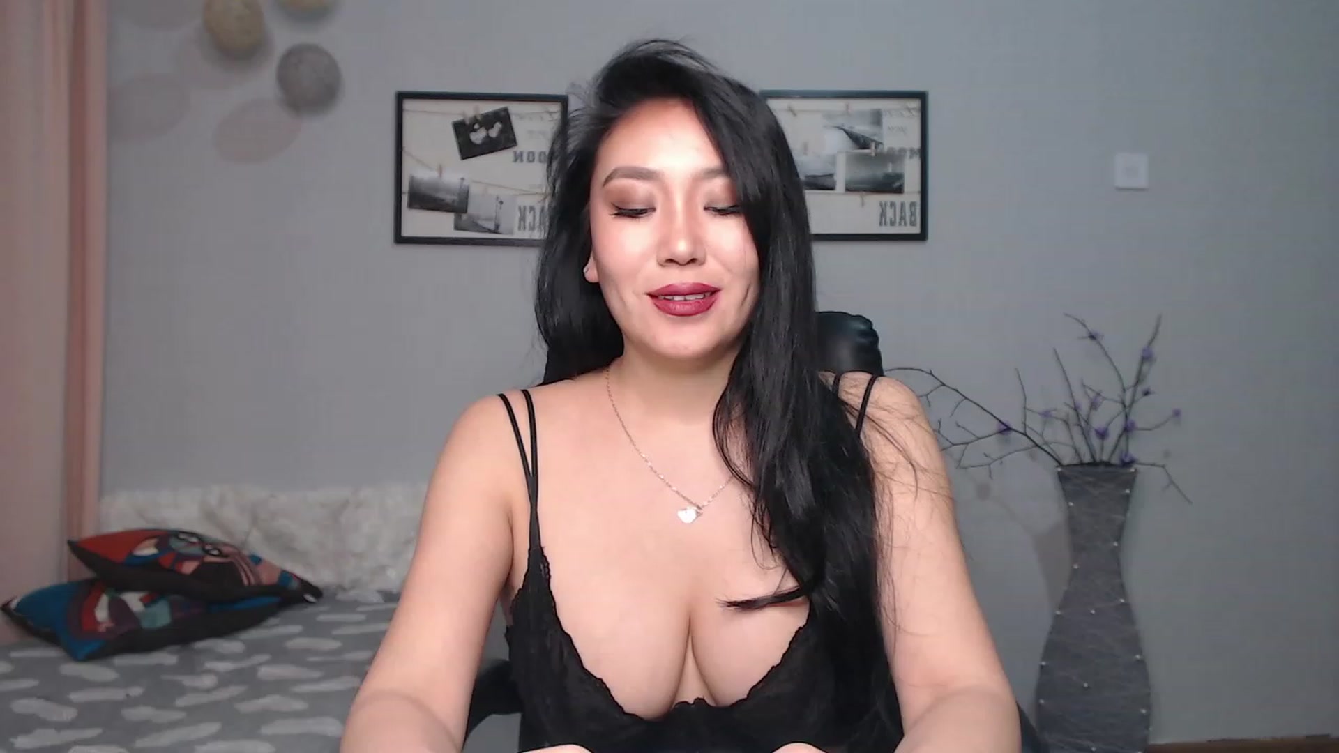 Gallery image thumbnail from SaoriYing's myfreecams stream on, 04/10/2023, 13:40 image 12 of 20