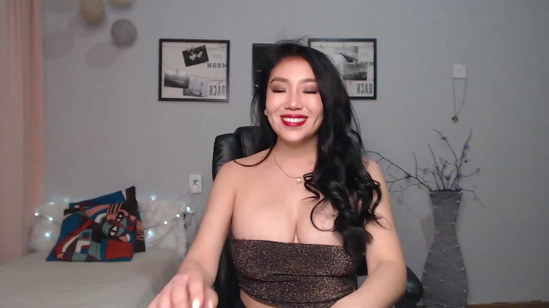 Gallery image thumbnail from SaoriYing's myfreecams stream on, 04/13/2023, 13:52 image 4 of 20