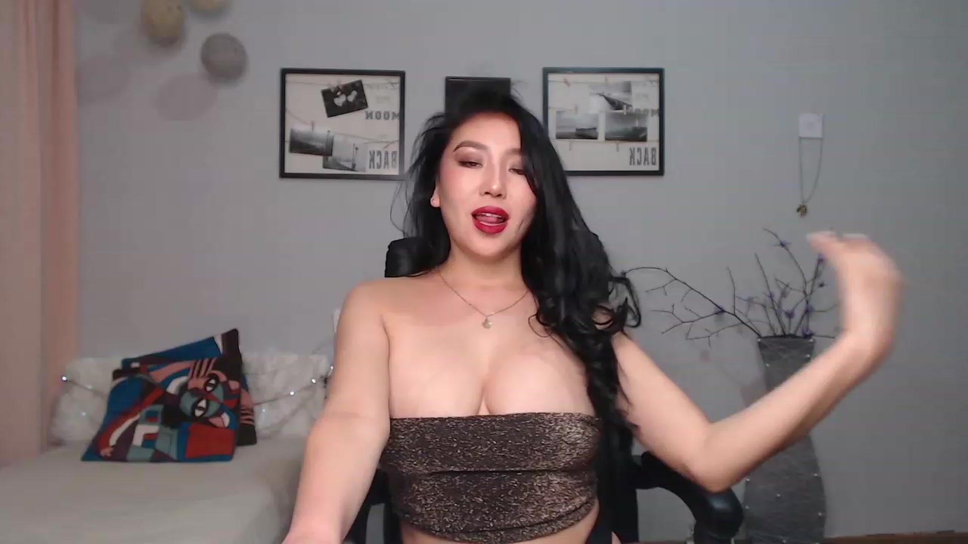 Gallery image thumbnail from SaoriYing's myfreecams stream on, 04/13/2023, 13:52 image 2 of 20