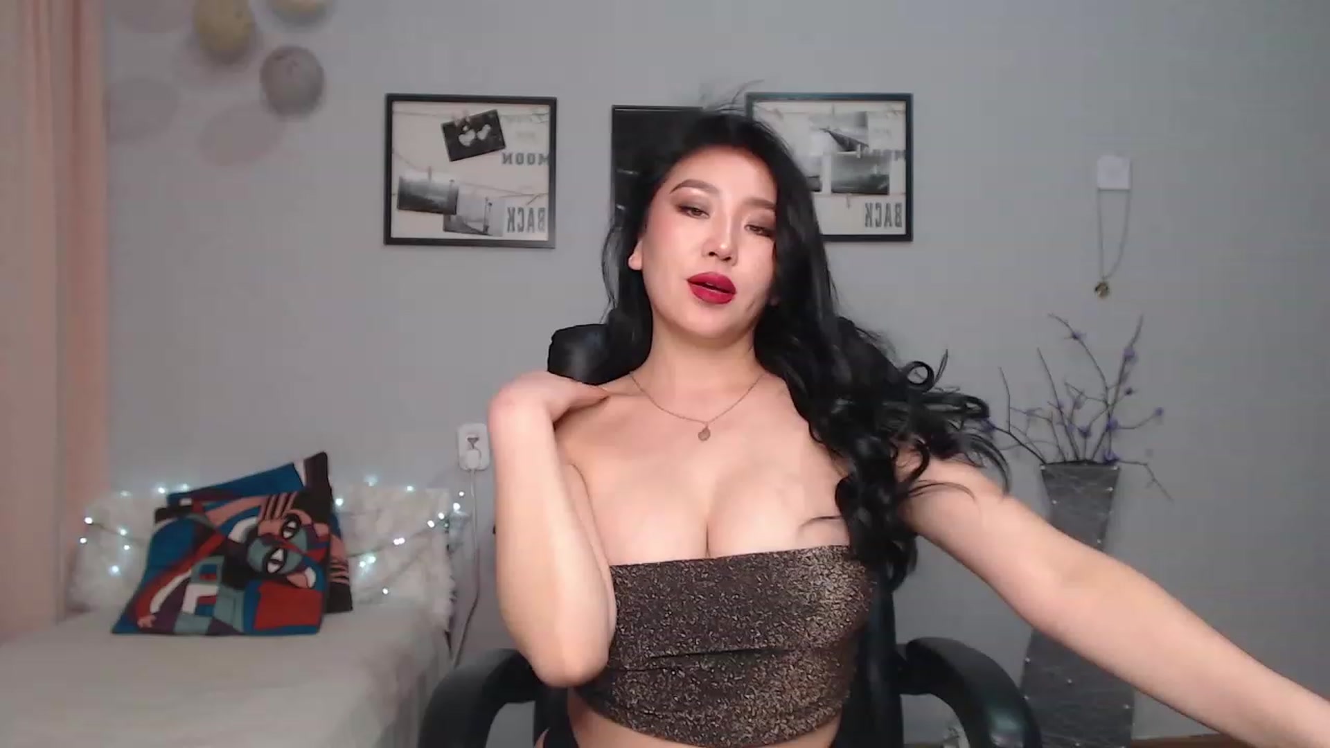 Gallery image thumbnail from SaoriYing's myfreecams stream on, 04/13/2023, 13:52 image 10 of 20