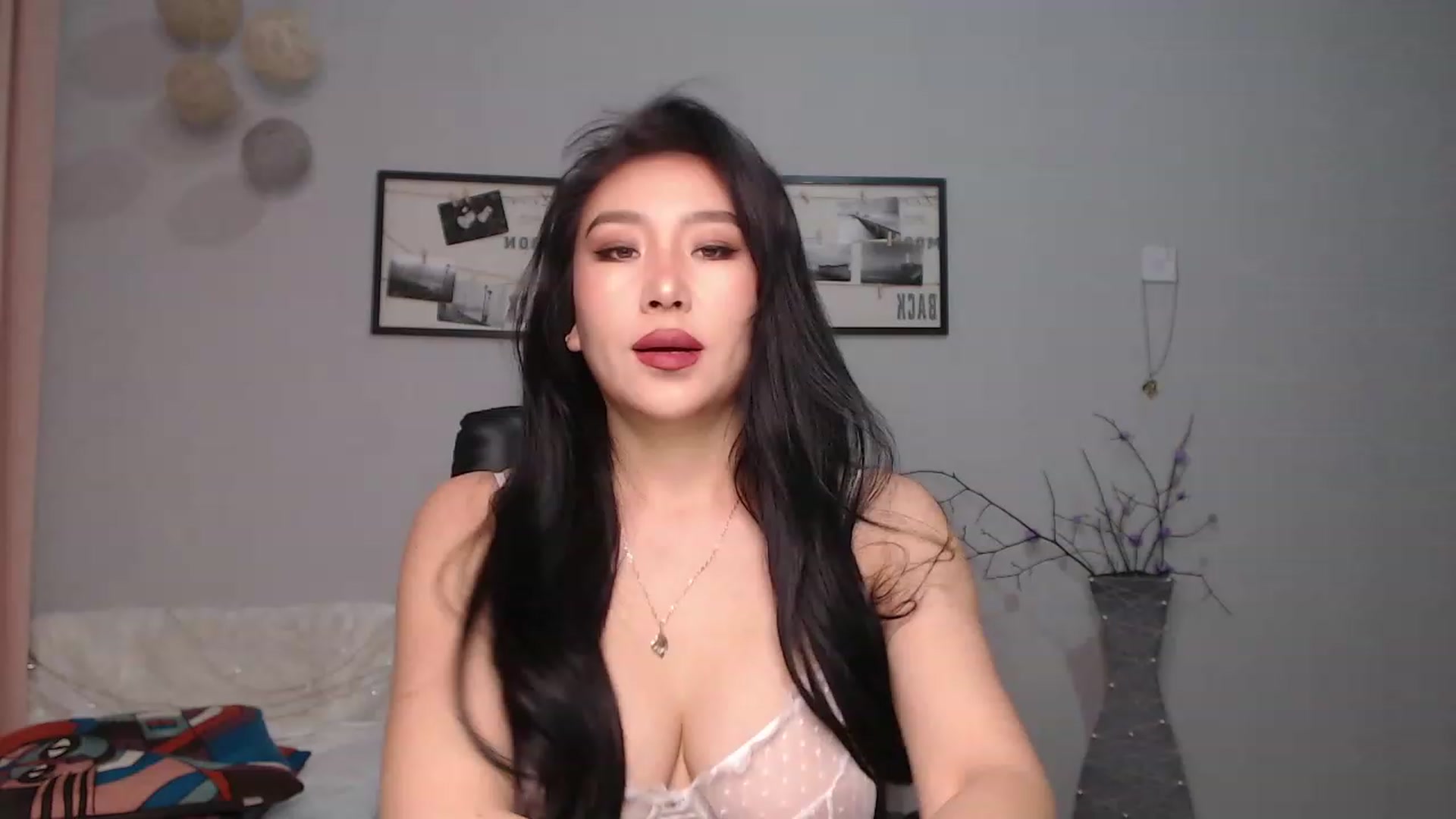 Gallery image thumbnail from SaoriYing's myfreecams stream on, 04/23/2023, 11:39 image 1 of 20