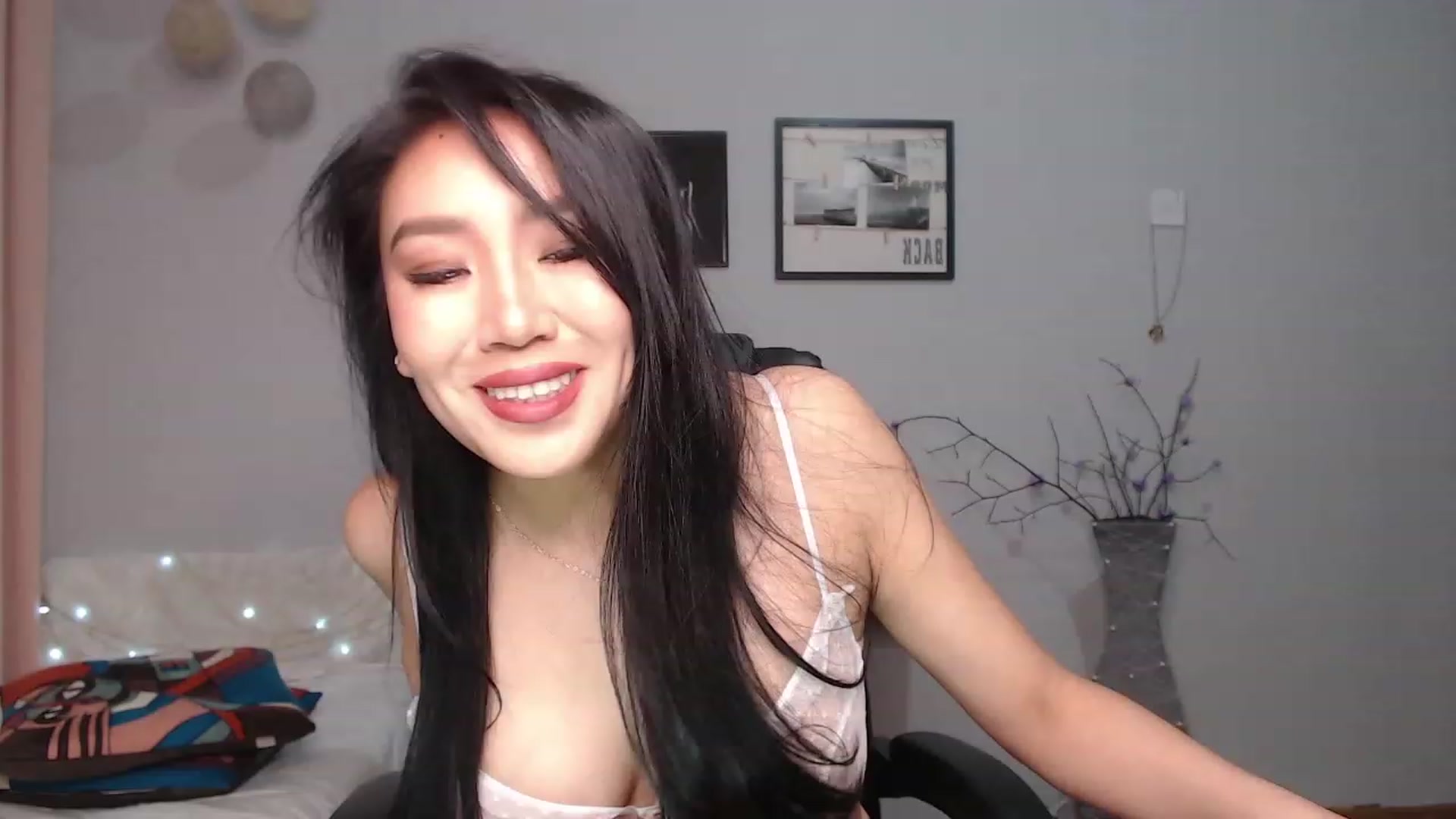 Gallery image thumbnail from SaoriYing's myfreecams stream on, 04/23/2023, 11:39 image 16 of 20