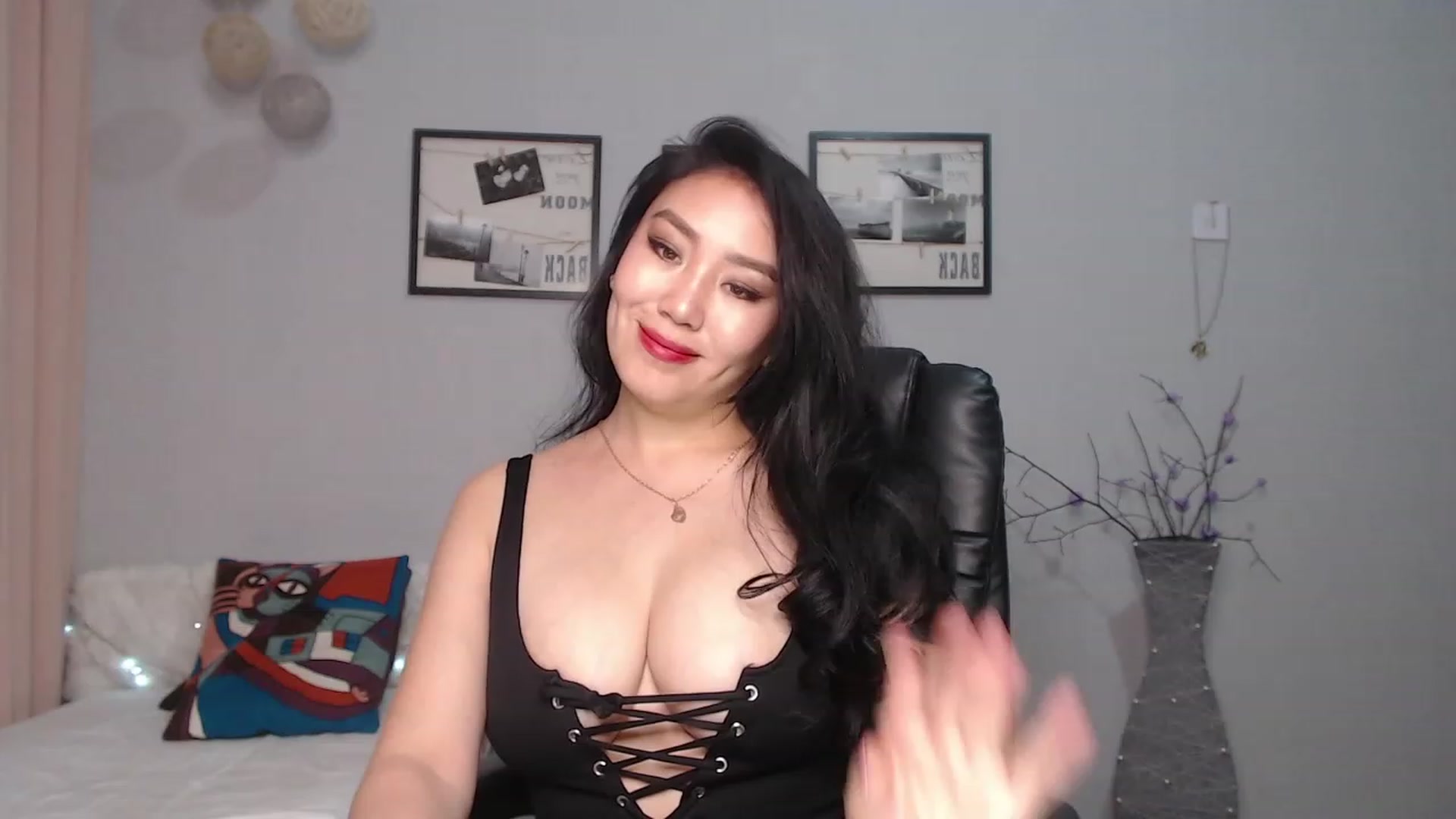 Gallery image thumbnail from SaoriYing's myfreecams stream on, 04/29/2023, 13:30 image 14 of 20